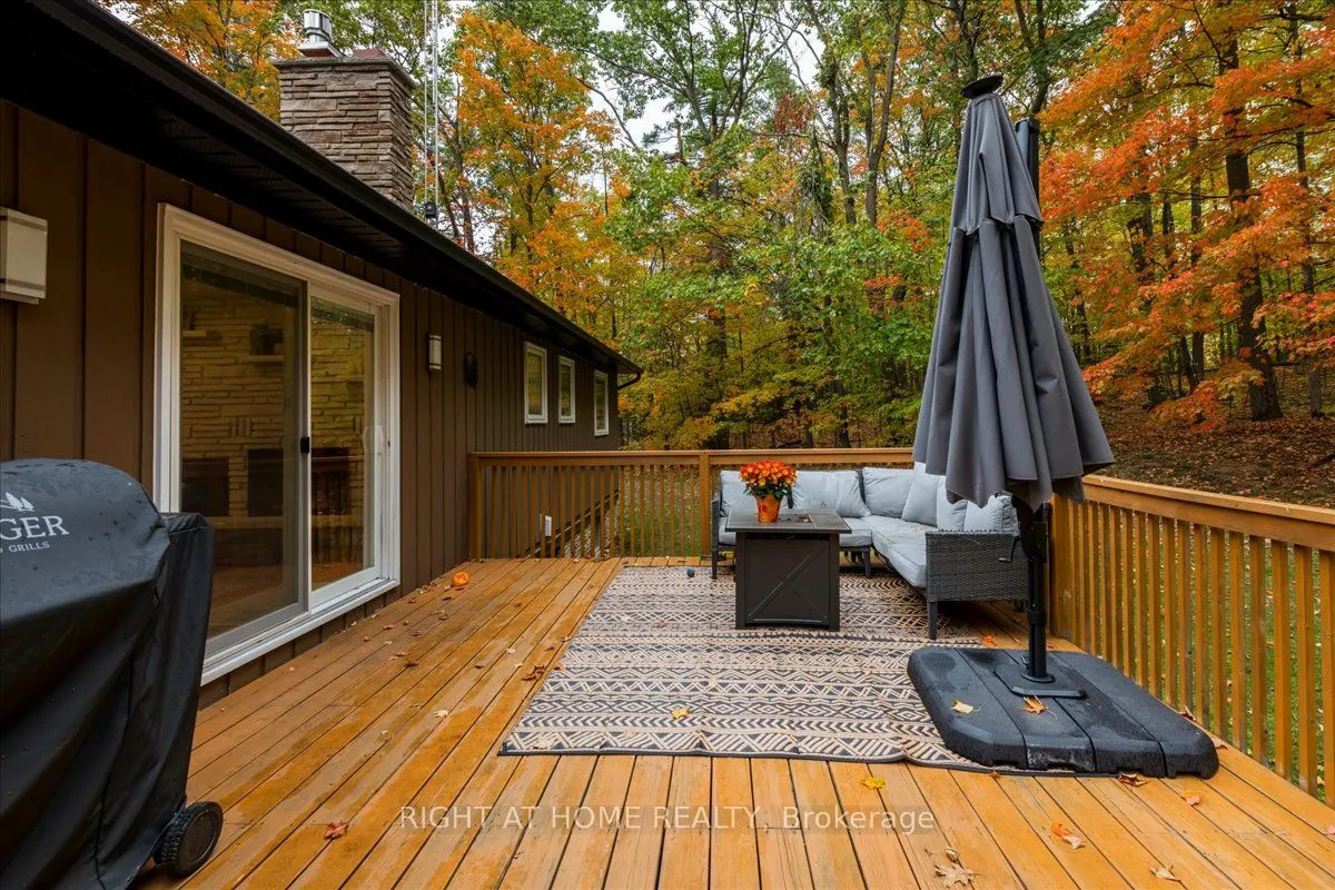 11 WOODLAND Crescent