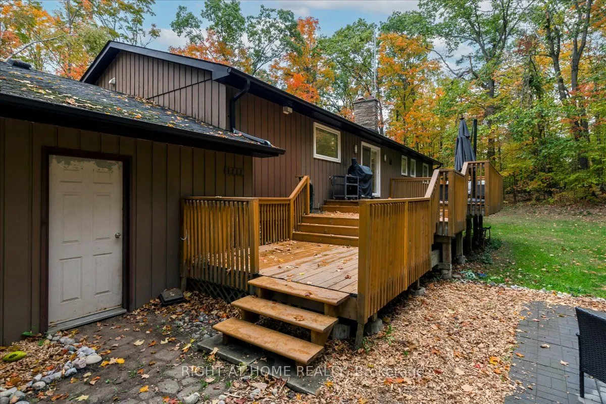 11 WOODLAND Crescent