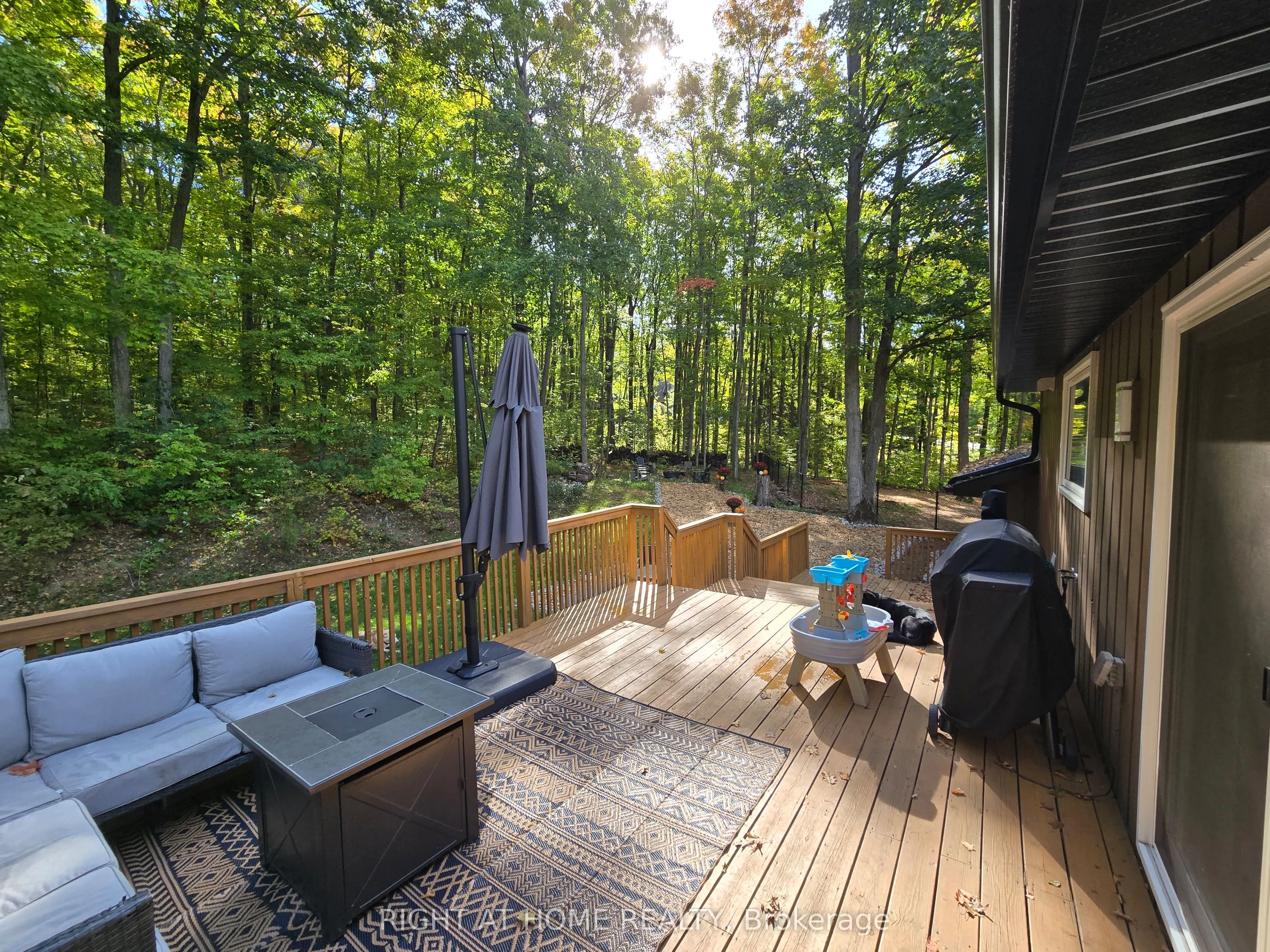 11 WOODLAND Crescent