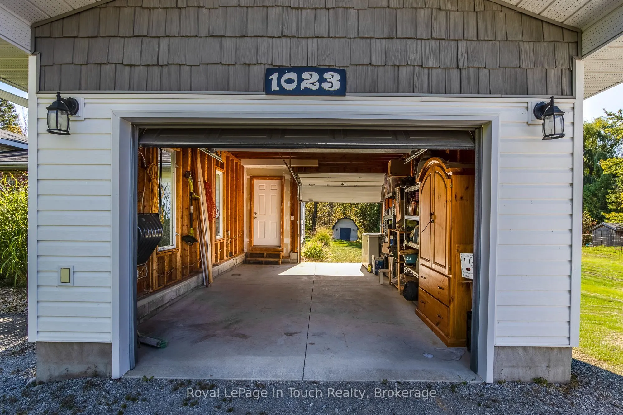 1023 Flos 4 Road W