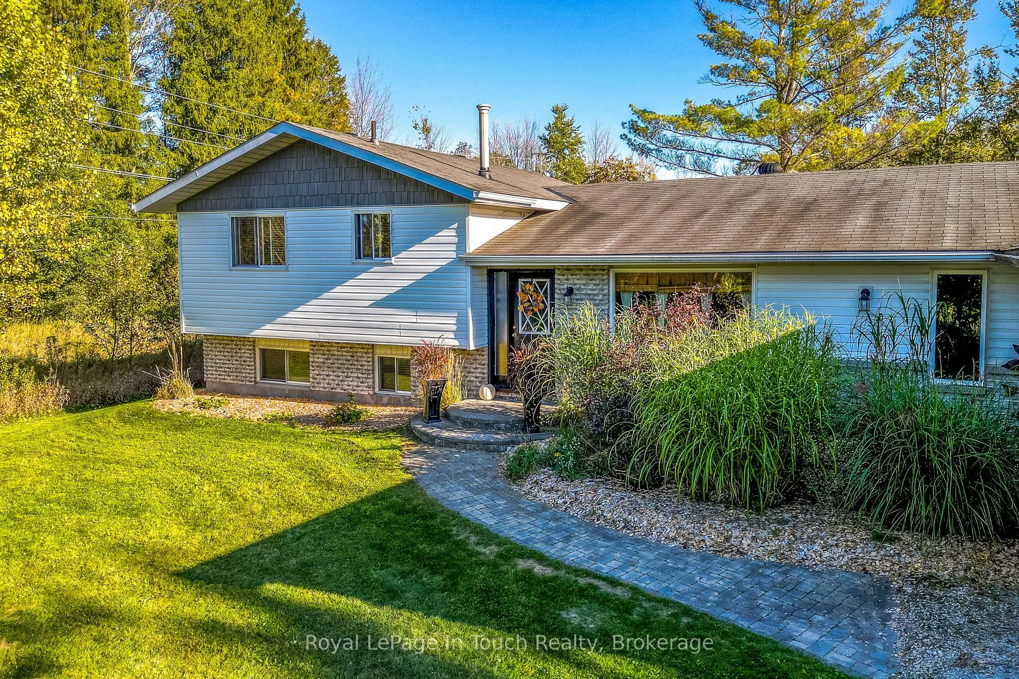 1023 Flos 4 Road W