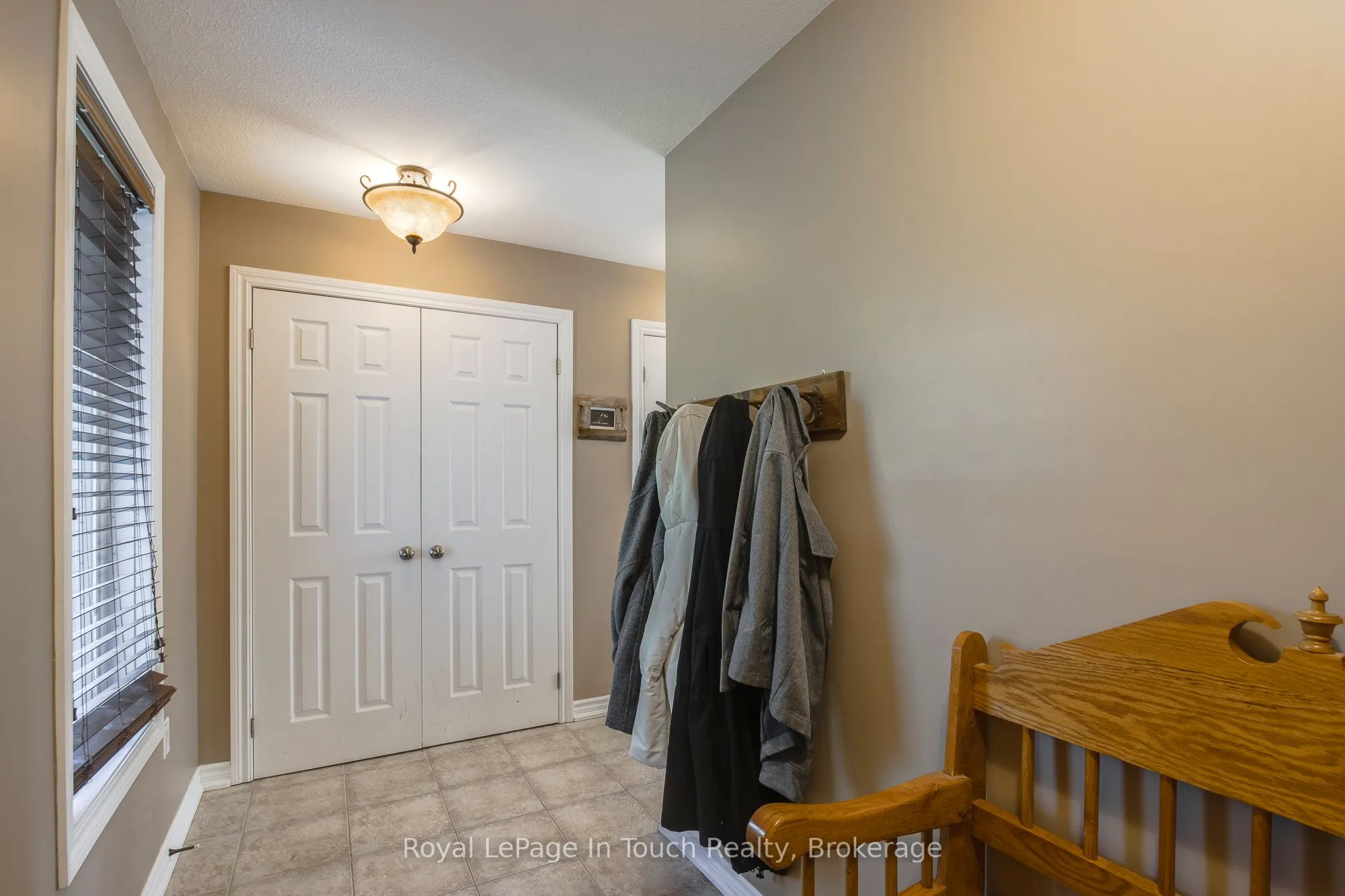 1023 Flos 4 Road W