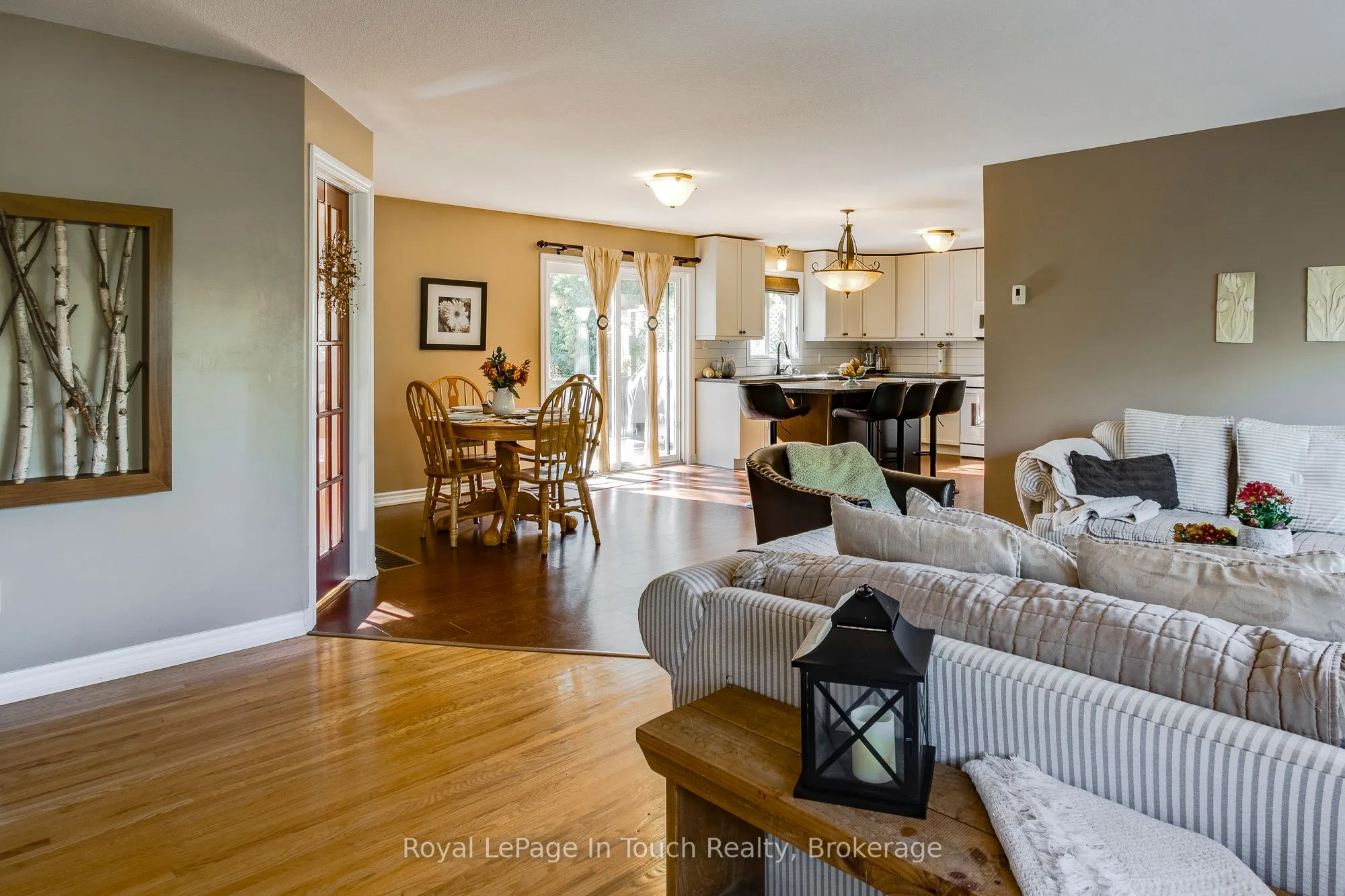 1023 Flos 4 Road W