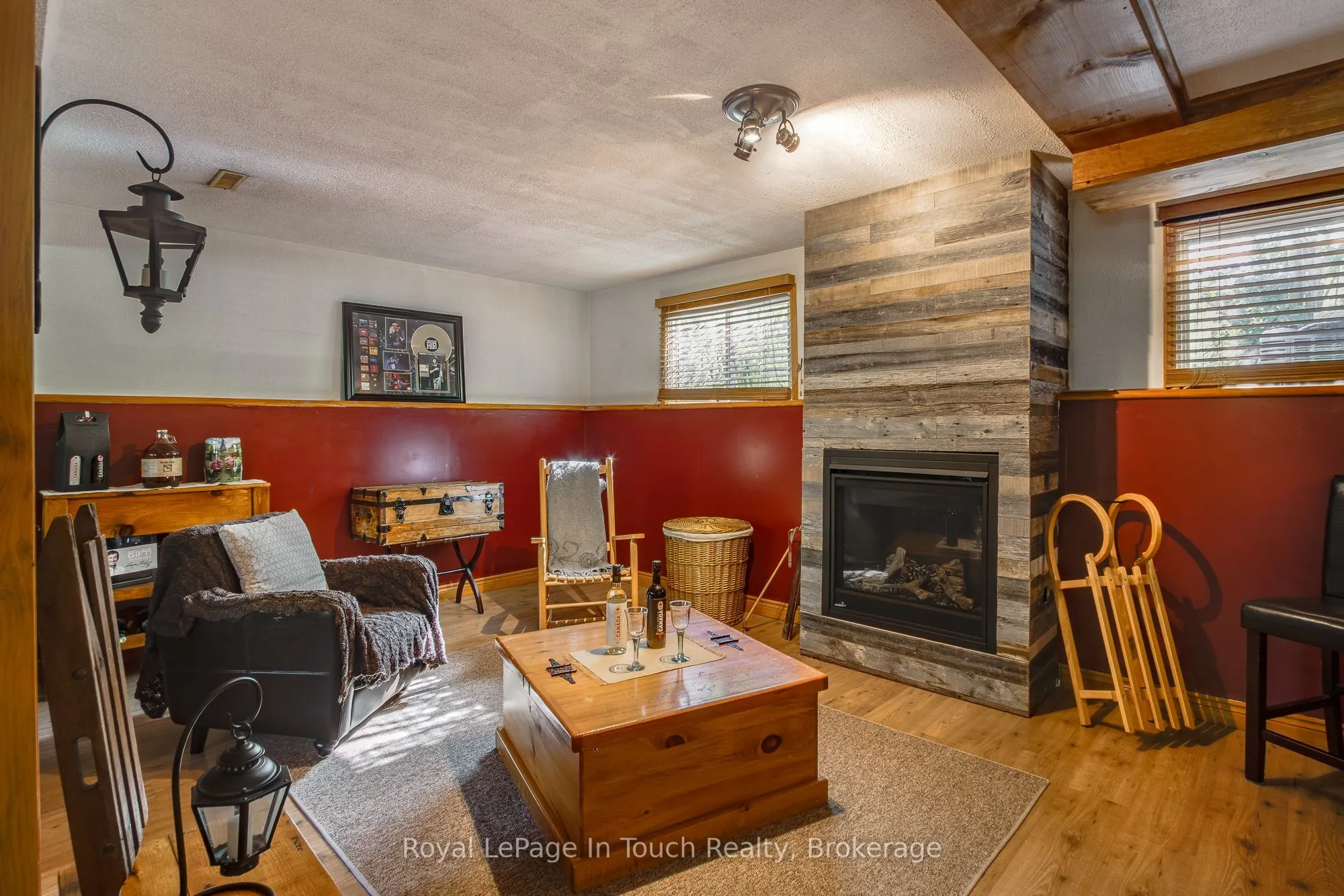 1023 Flos 4 Road W