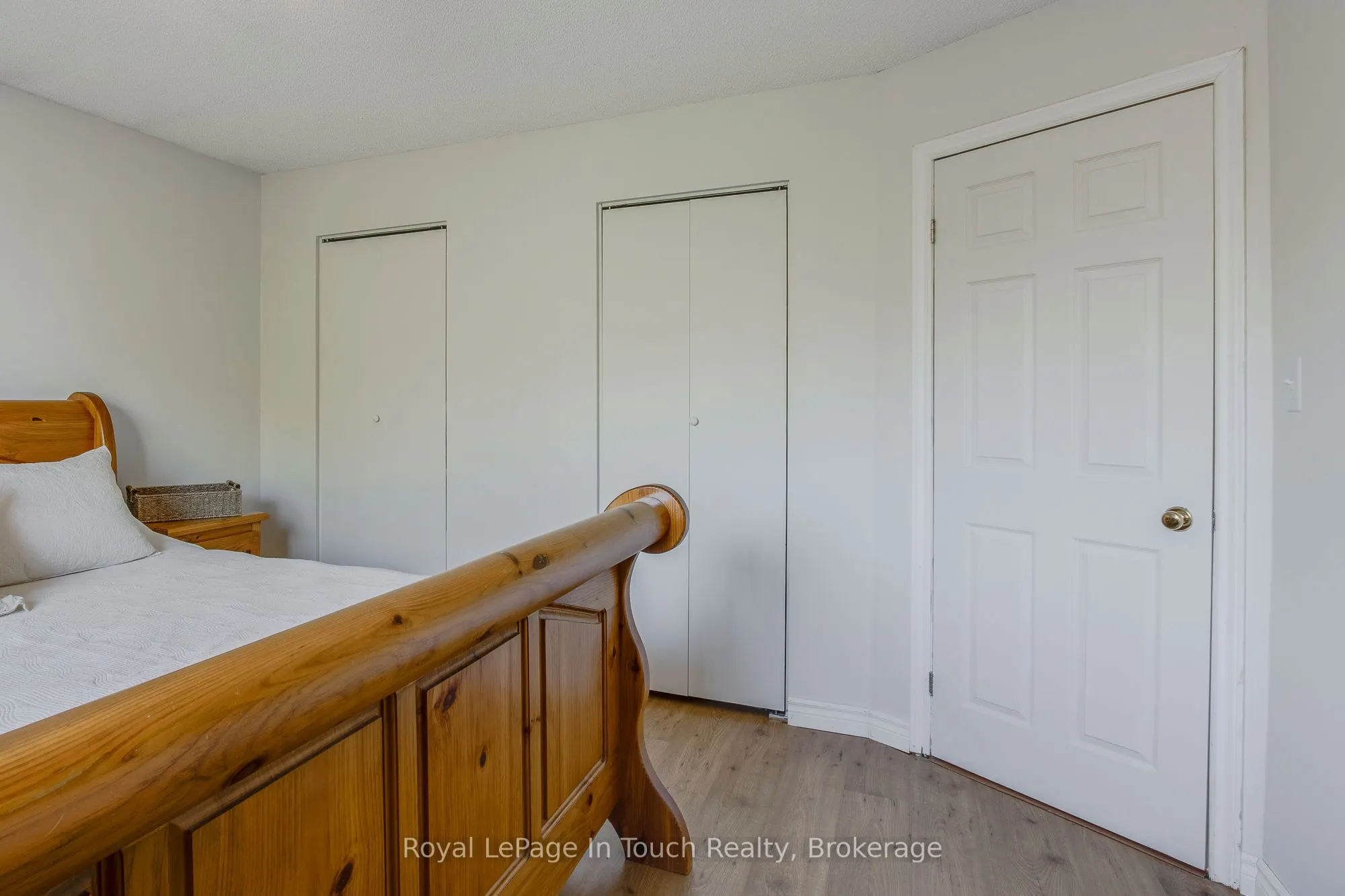 1023 Flos 4 Road W