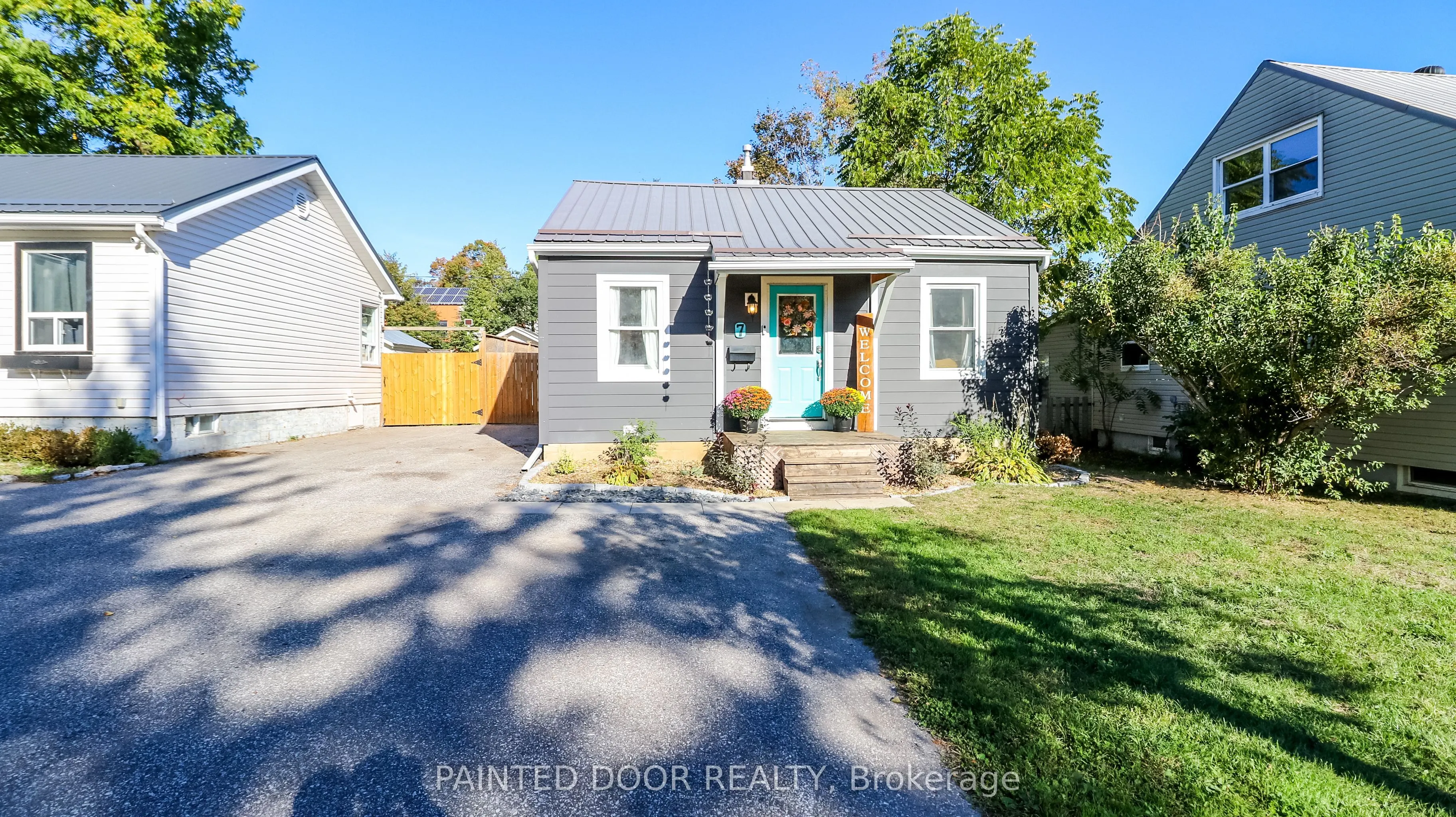7 Albany Avenue