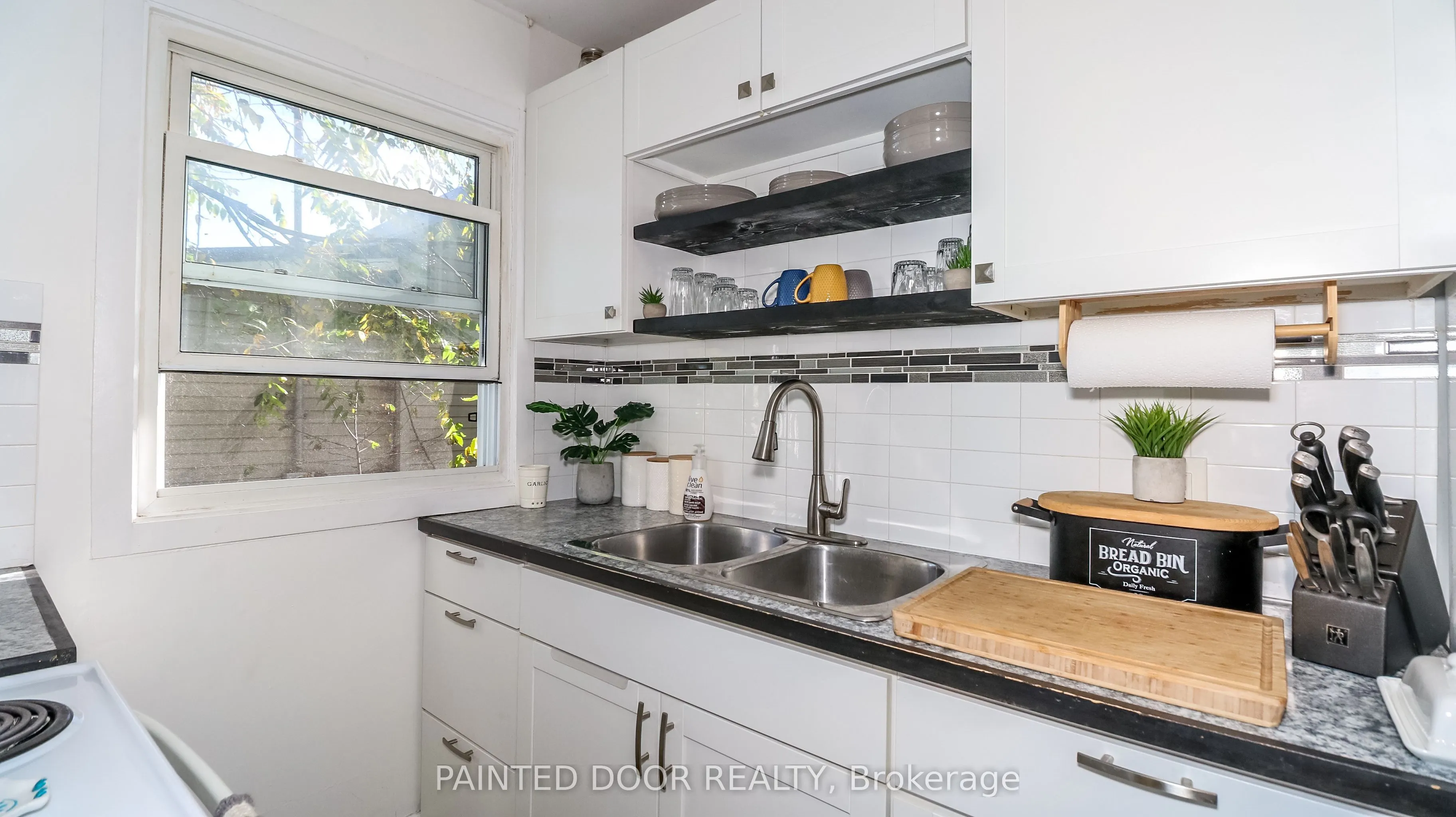 7 Albany Avenue
