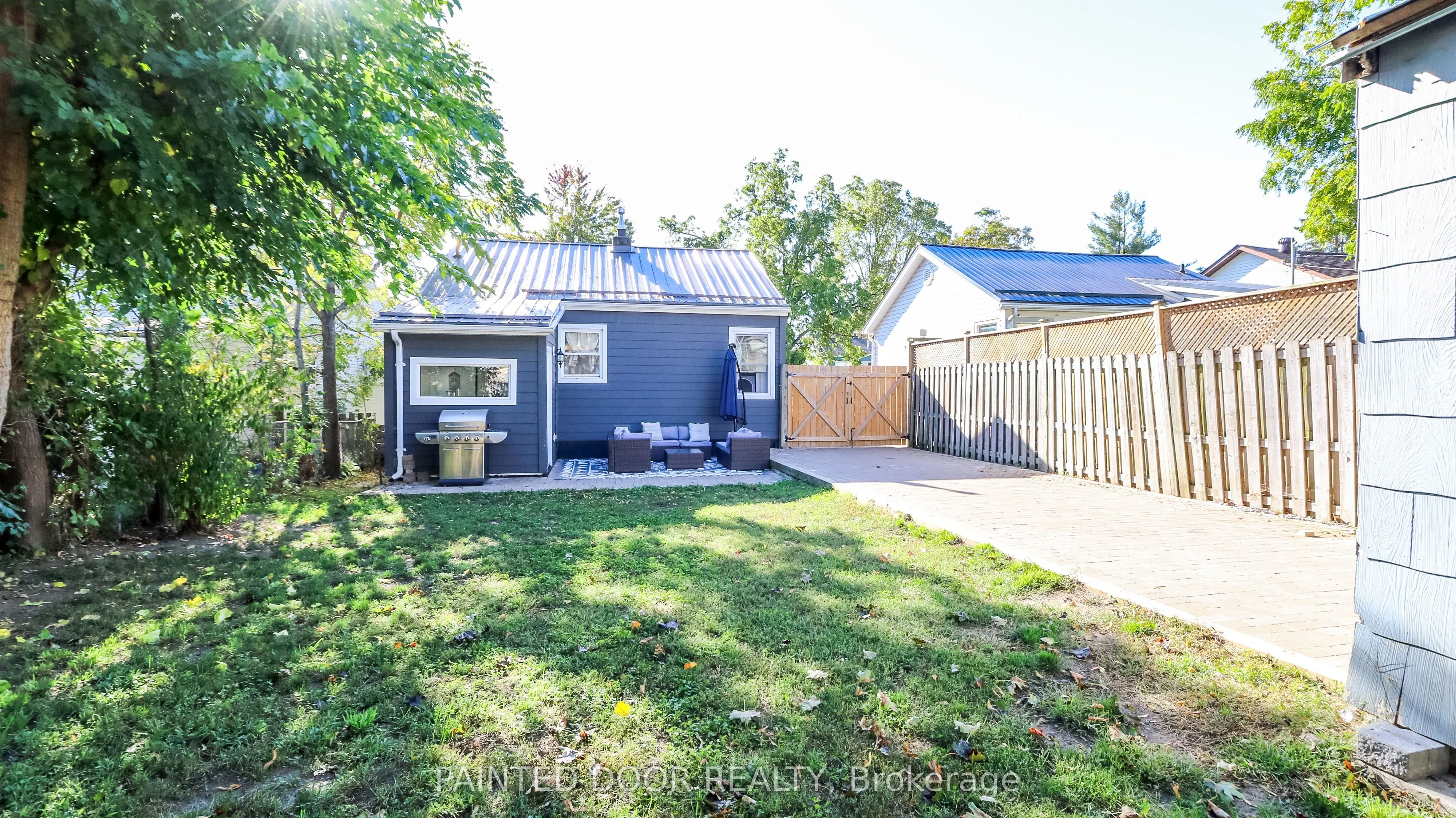 7 Albany Avenue