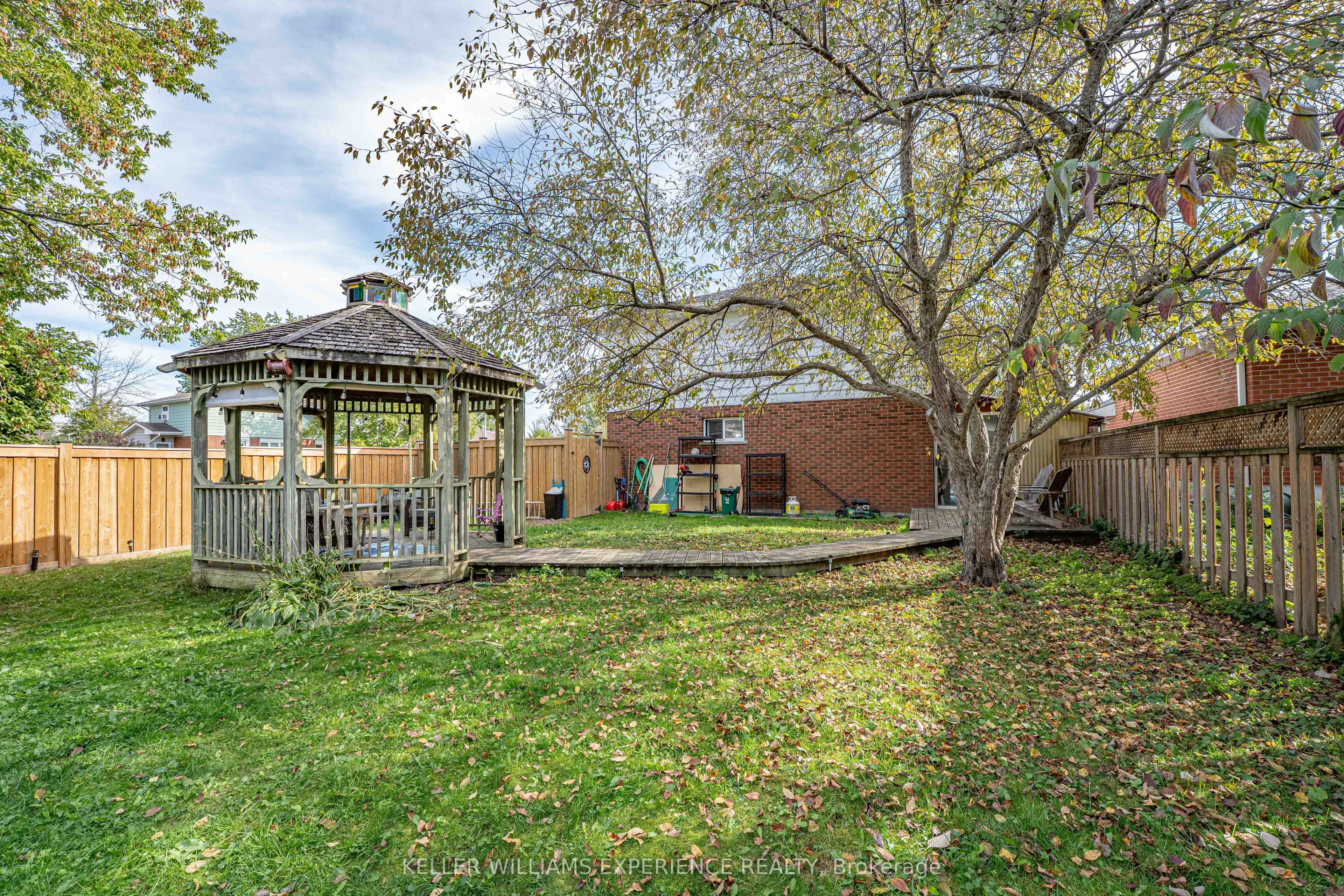 28 GIBBARD Crescent