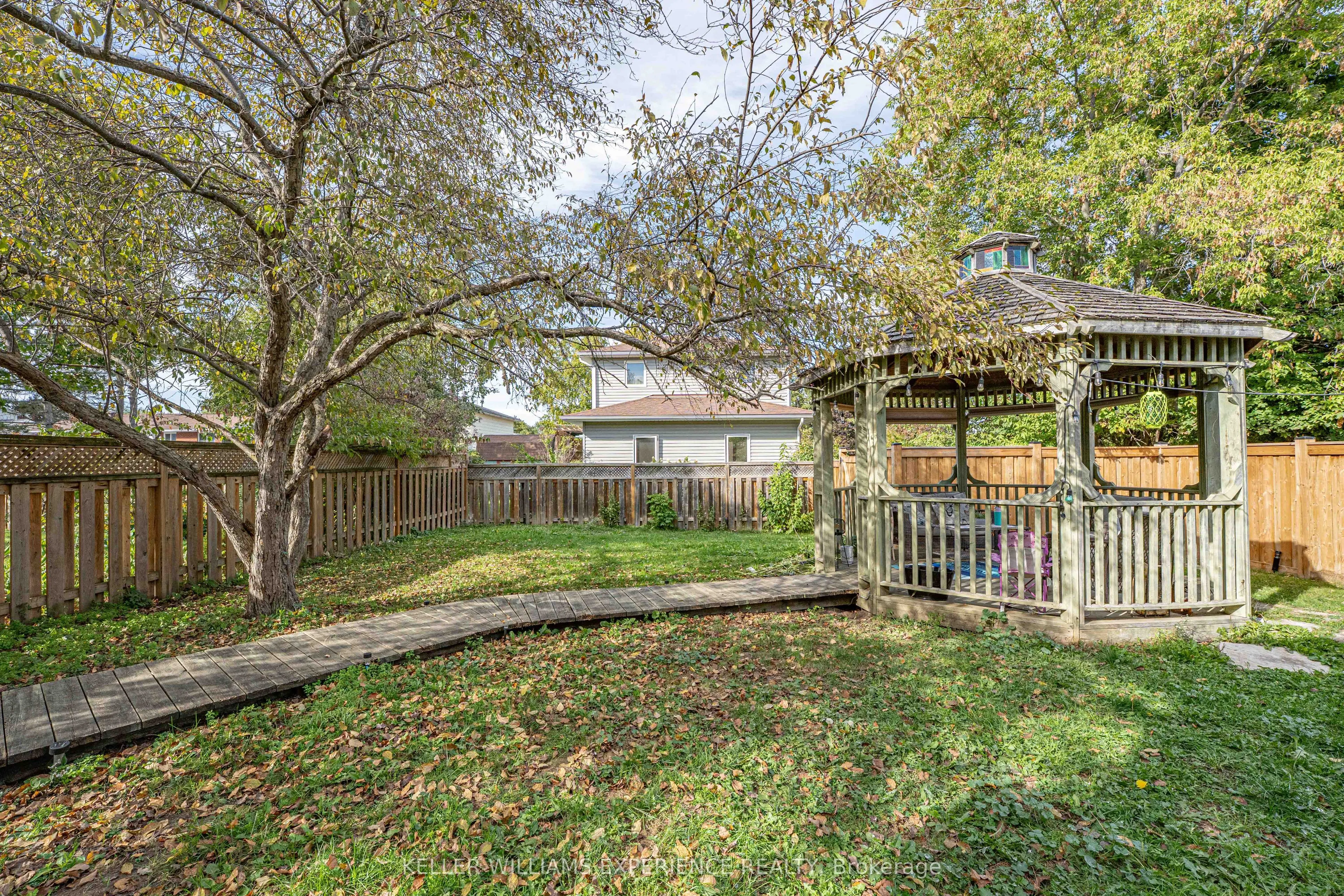 28 GIBBARD Crescent