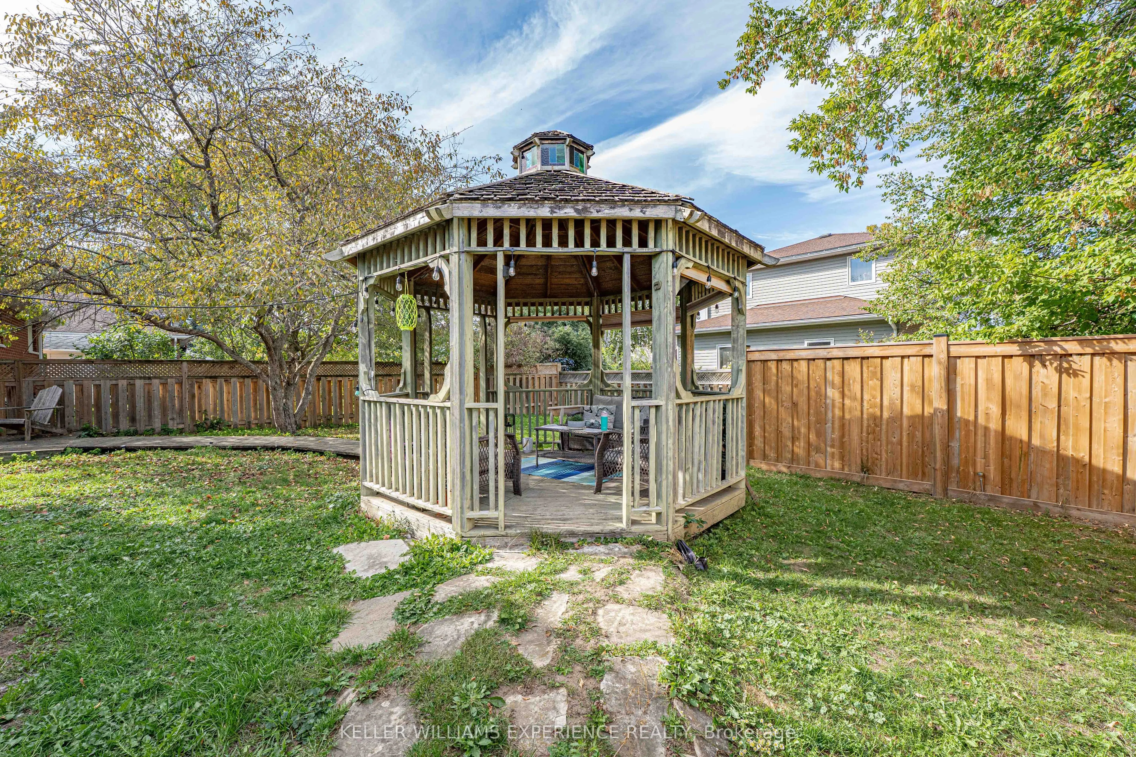 28 GIBBARD Crescent