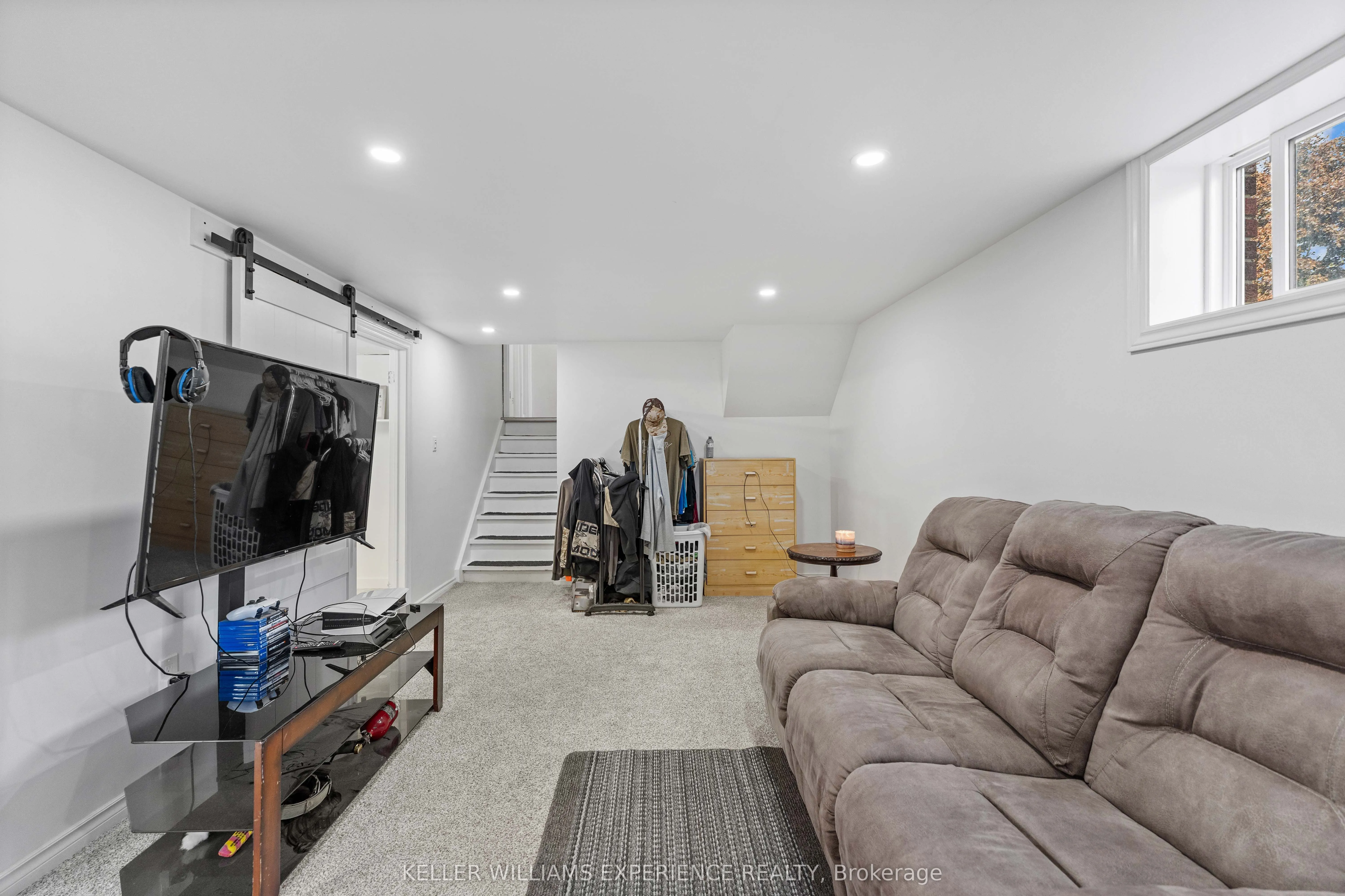 28 GIBBARD Crescent