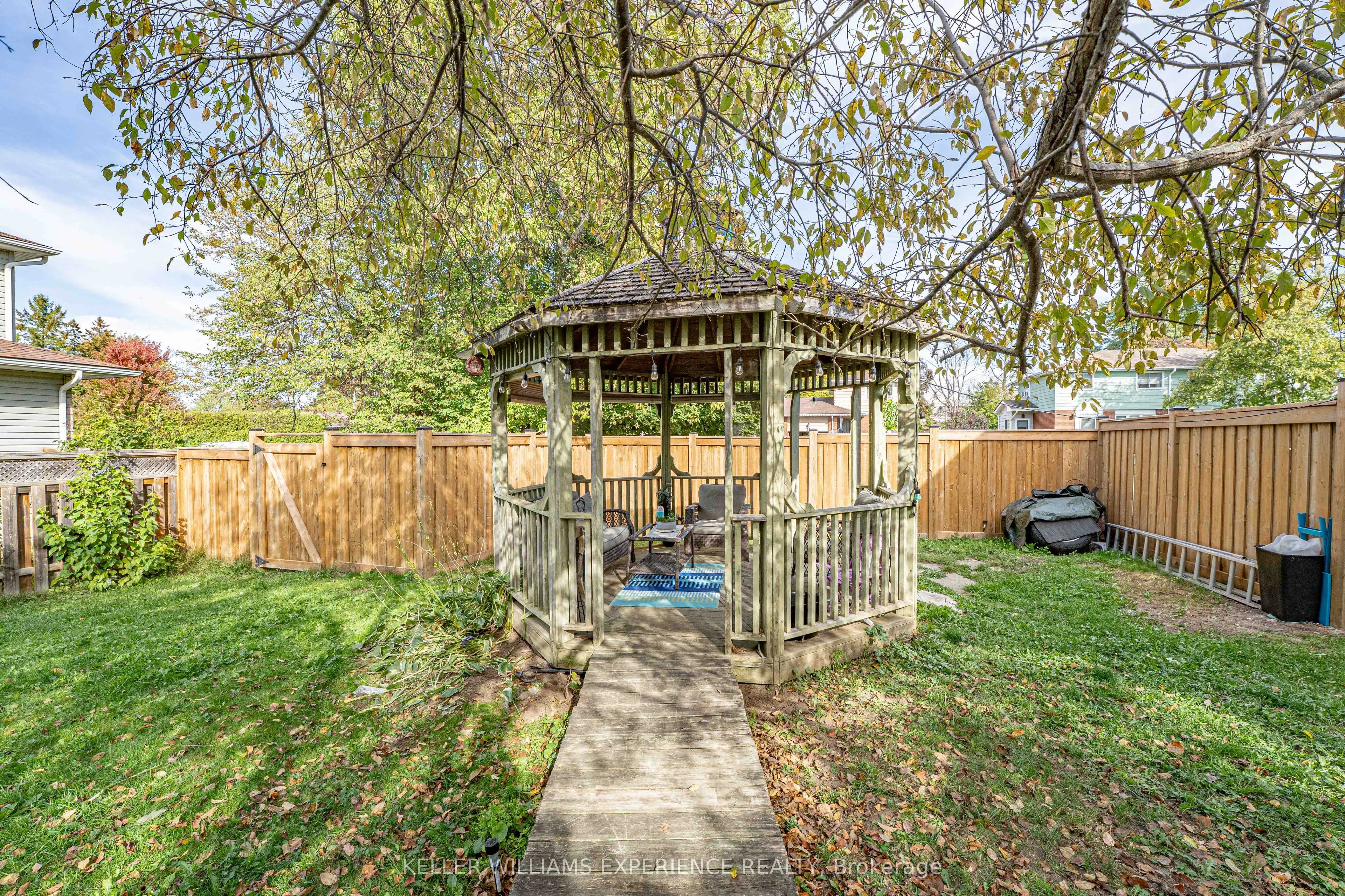 28 GIBBARD Crescent