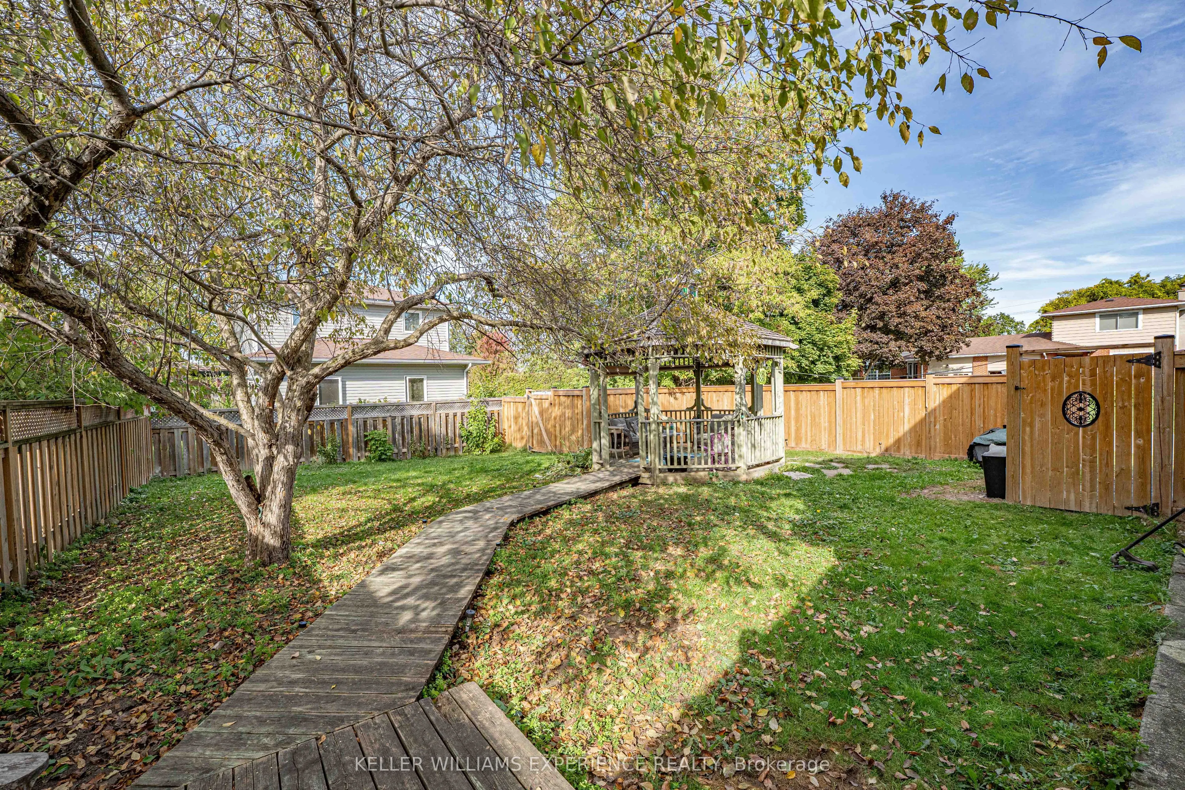 28 GIBBARD Crescent