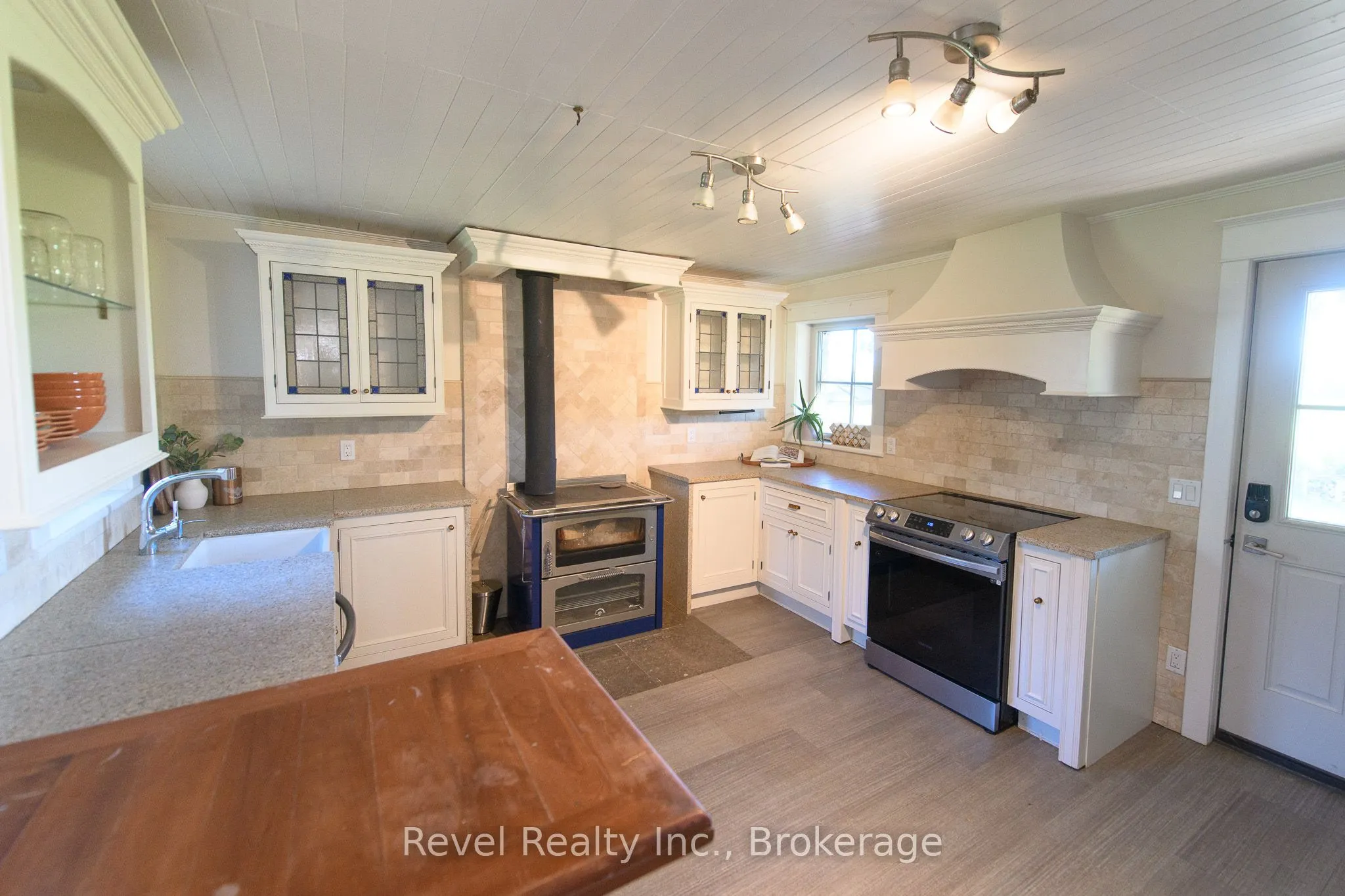6905 Regent Street