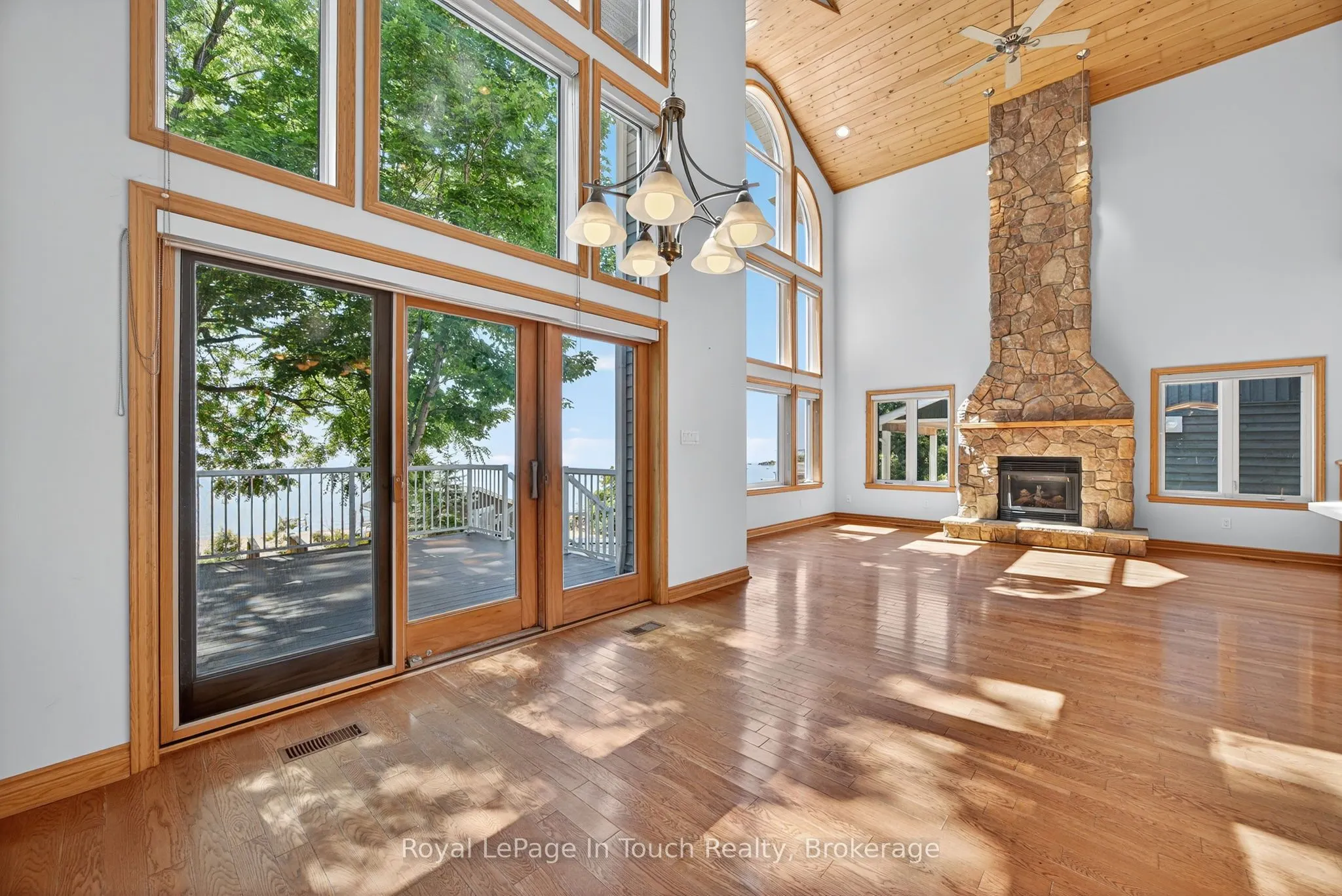 44 Tiny Beaches Road S