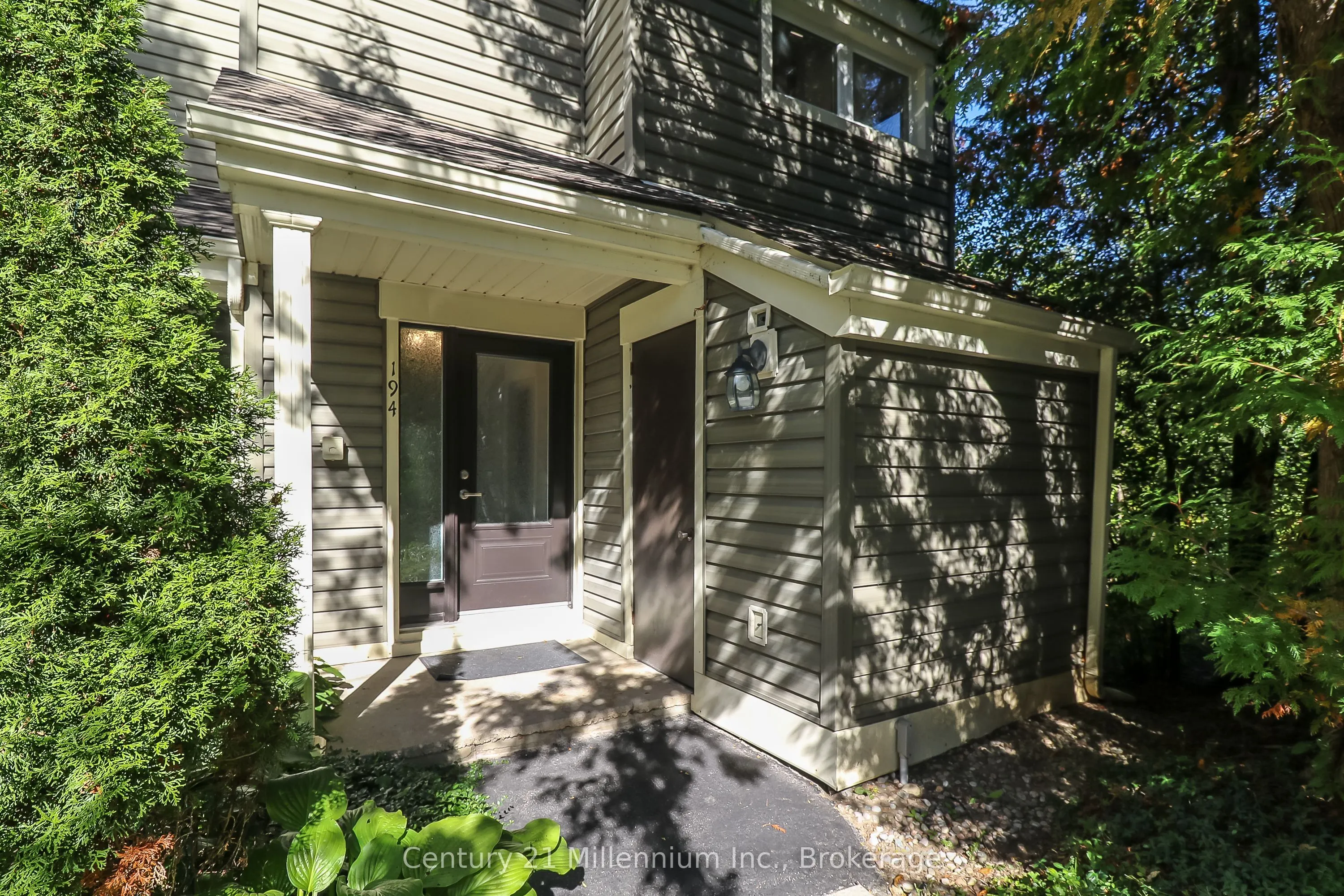 194 Escarpment Crescent, #4