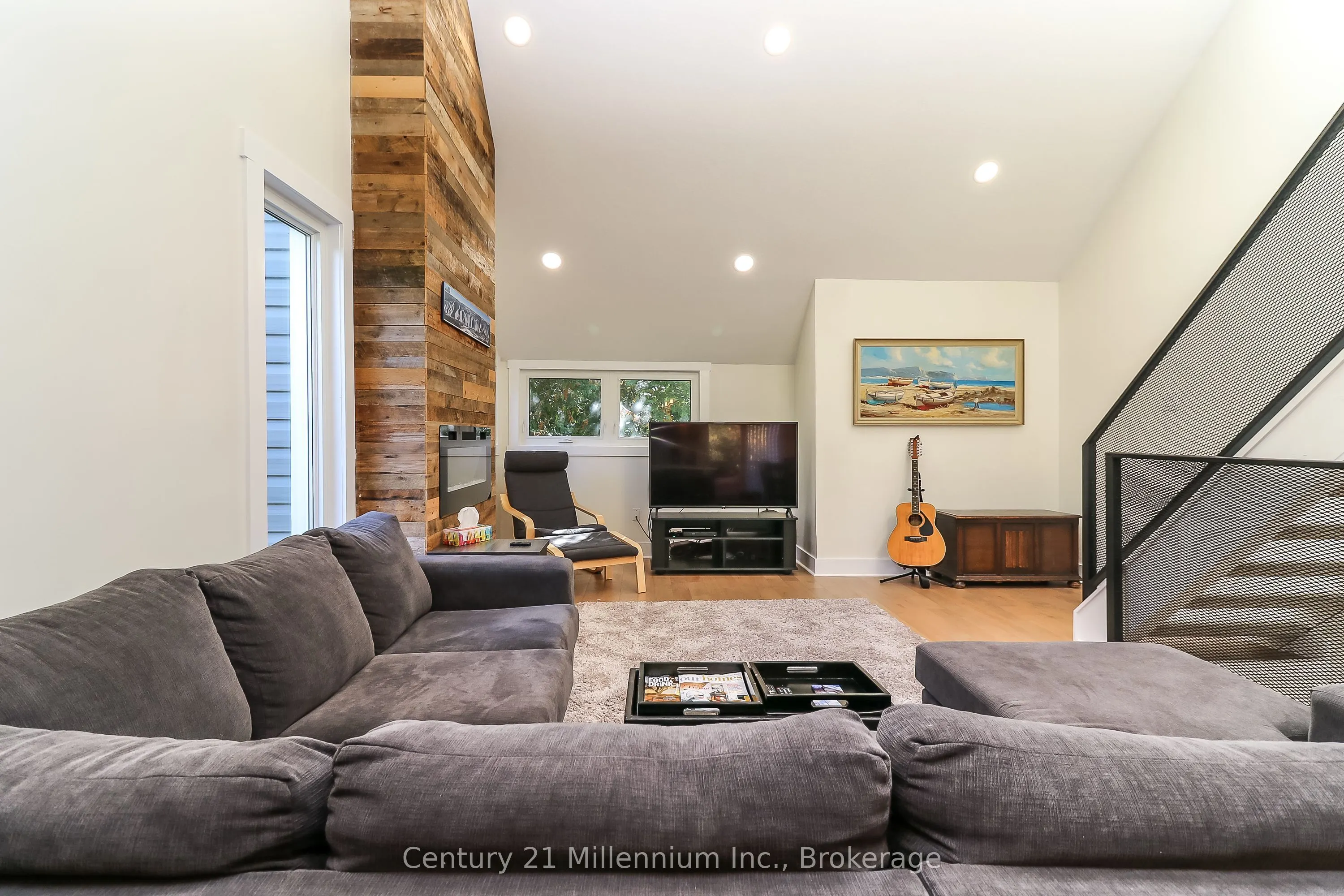 194 Escarpment Crescent, #4