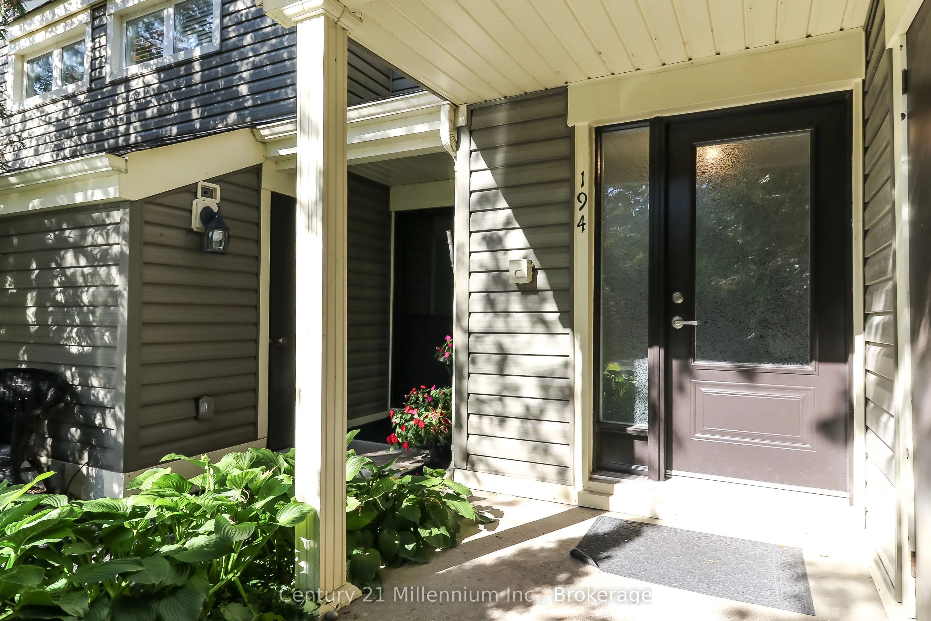 194 Escarpment Crescent, #4