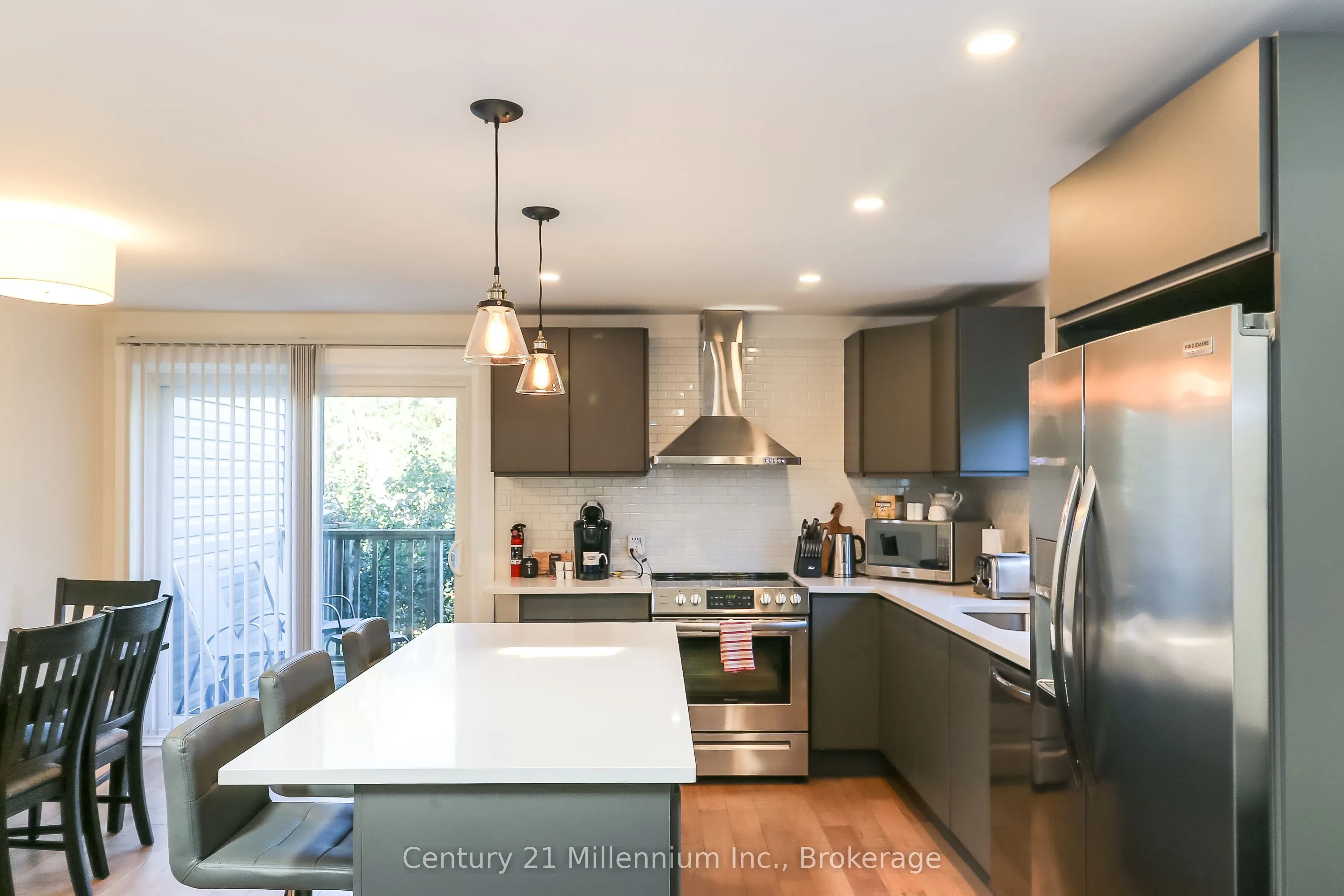 194 Escarpment Crescent, #4