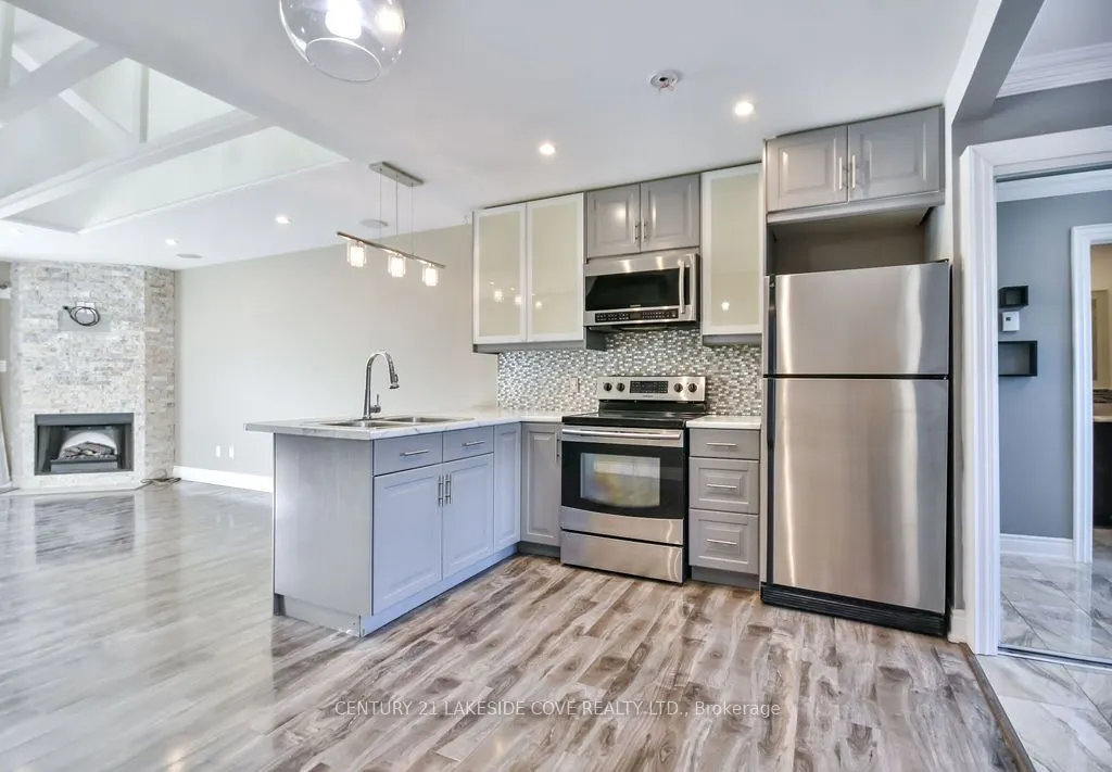 81 Laguna Parkway N