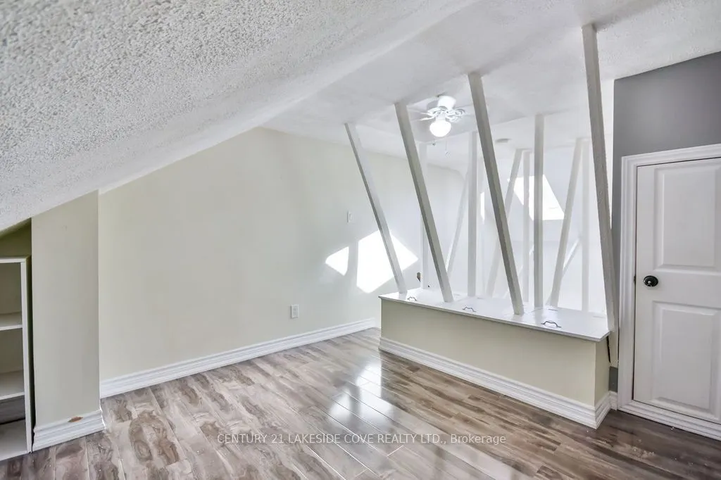 81 Laguna Parkway N