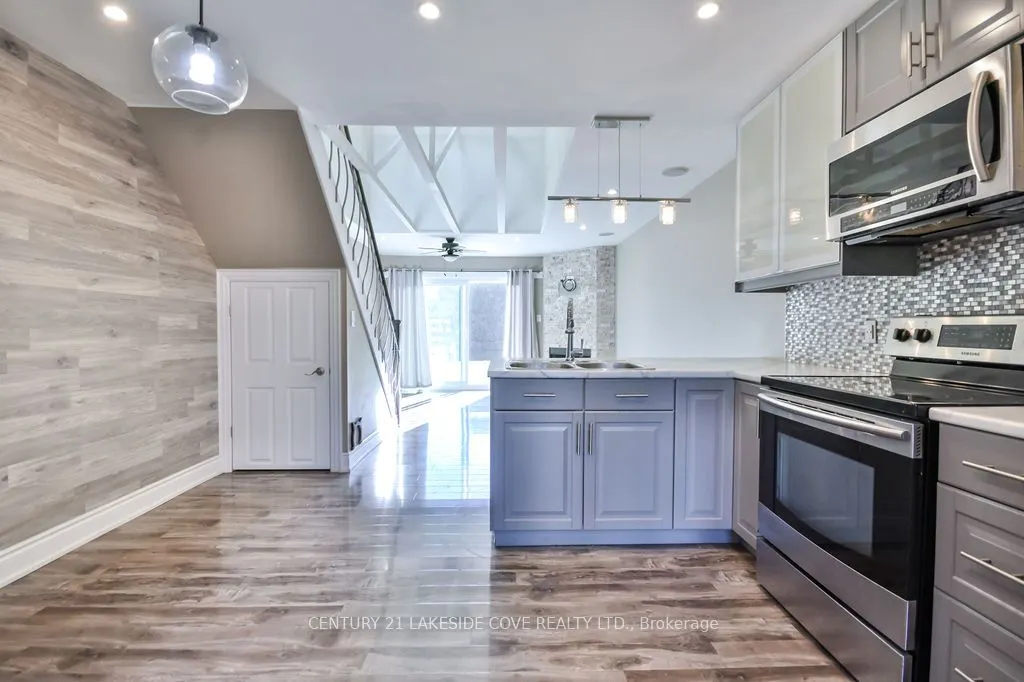 81 Laguna Parkway N