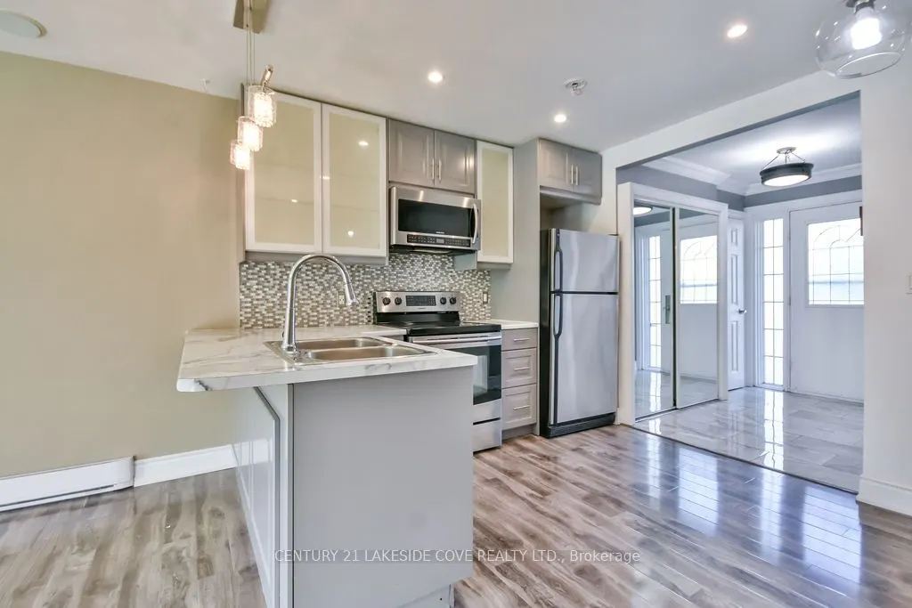 81 Laguna Parkway N