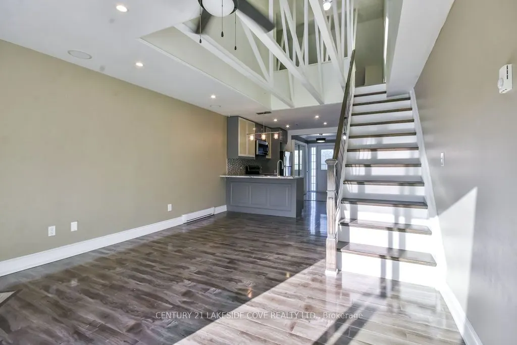 81 Laguna Parkway N