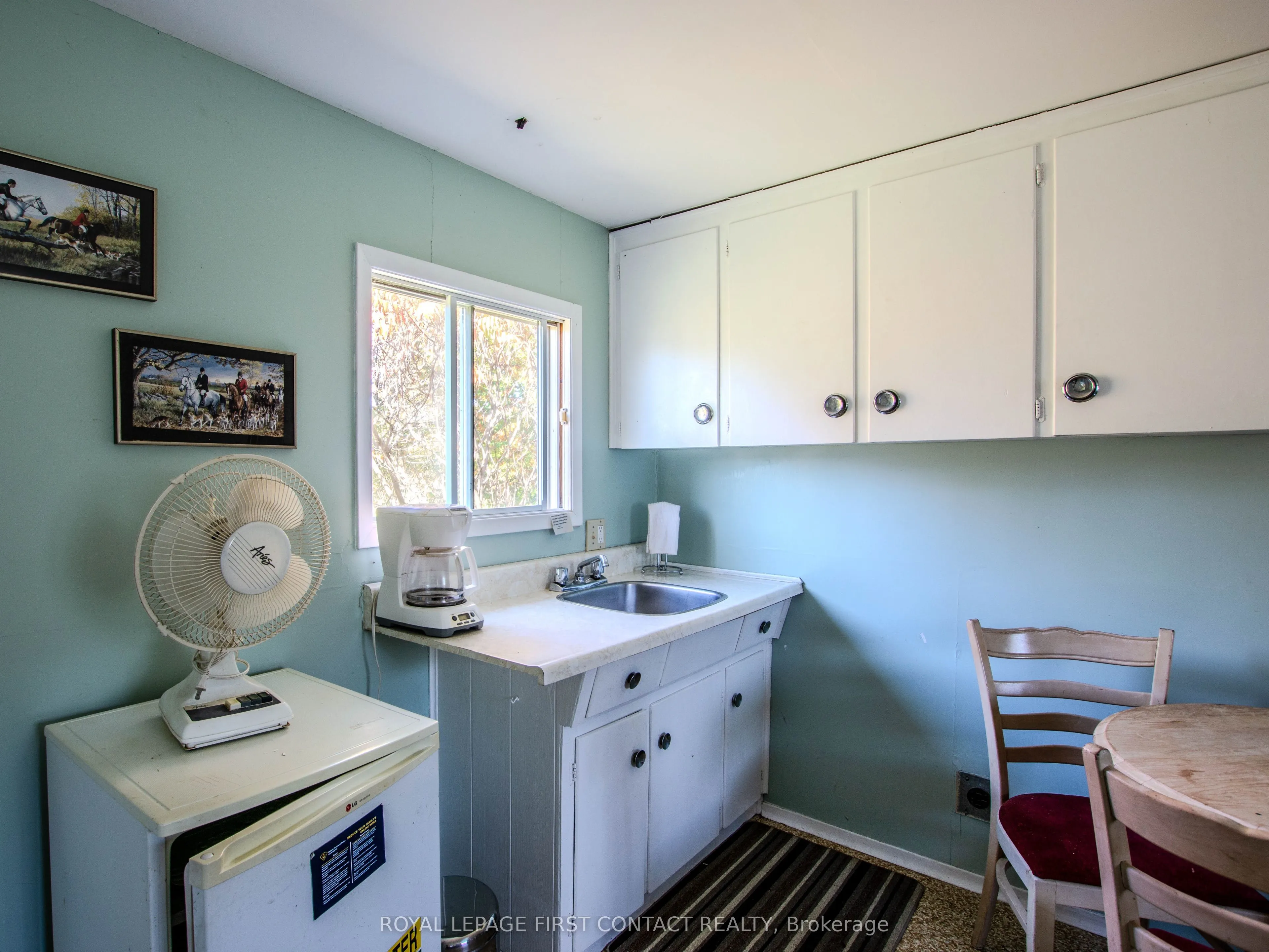 2041 Flos 4 Road W