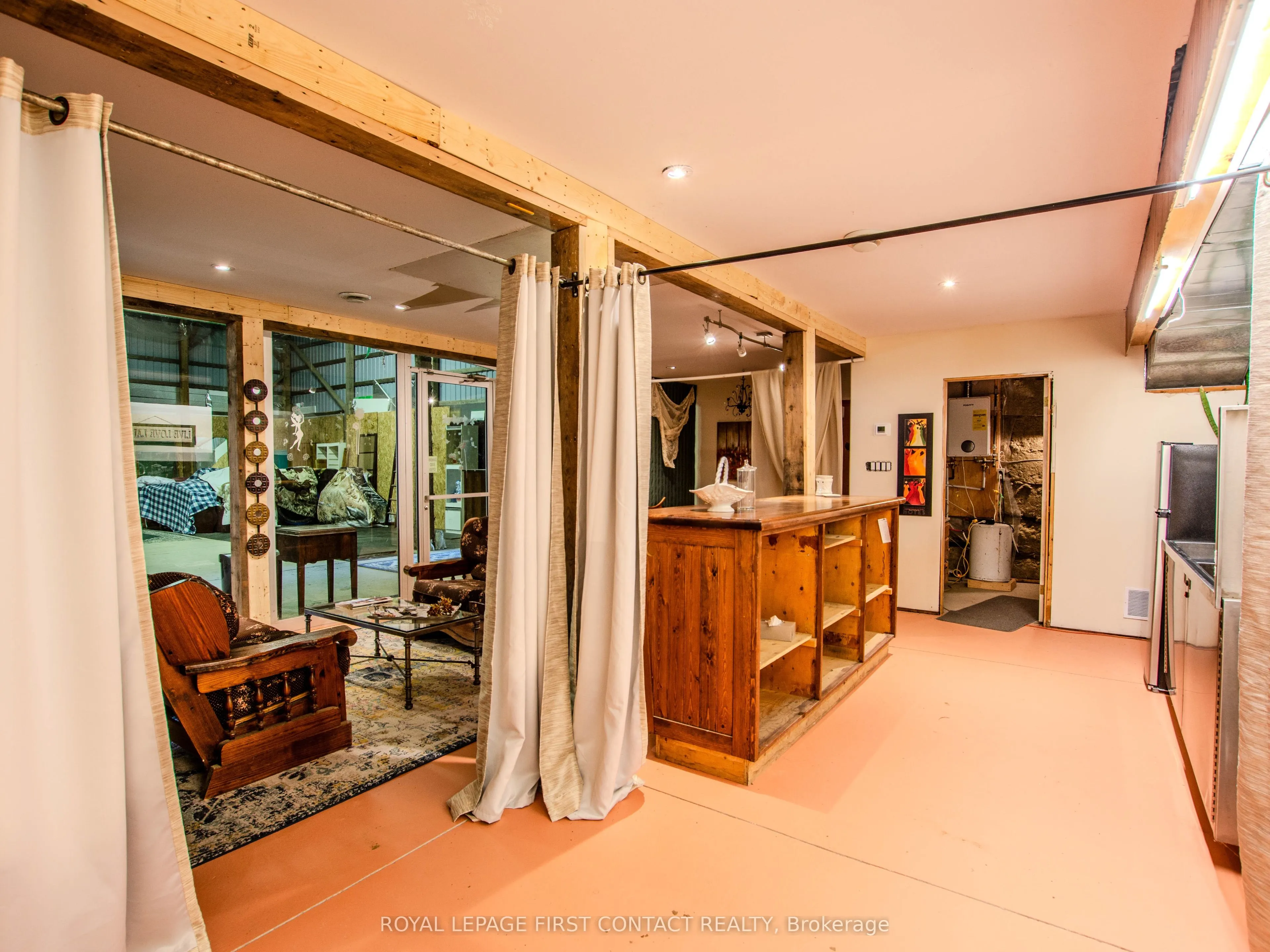 2041 Flos 4 Road W