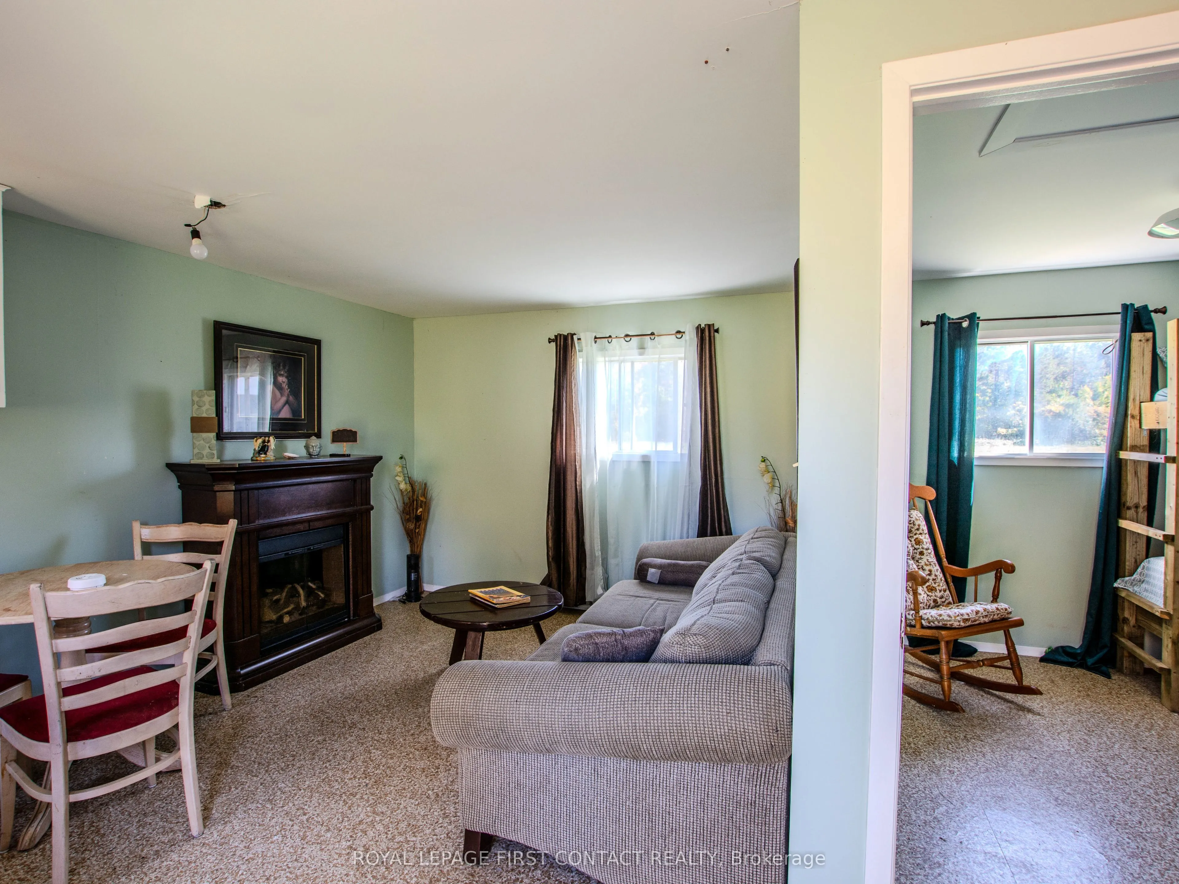 2041 Flos 4 Road W