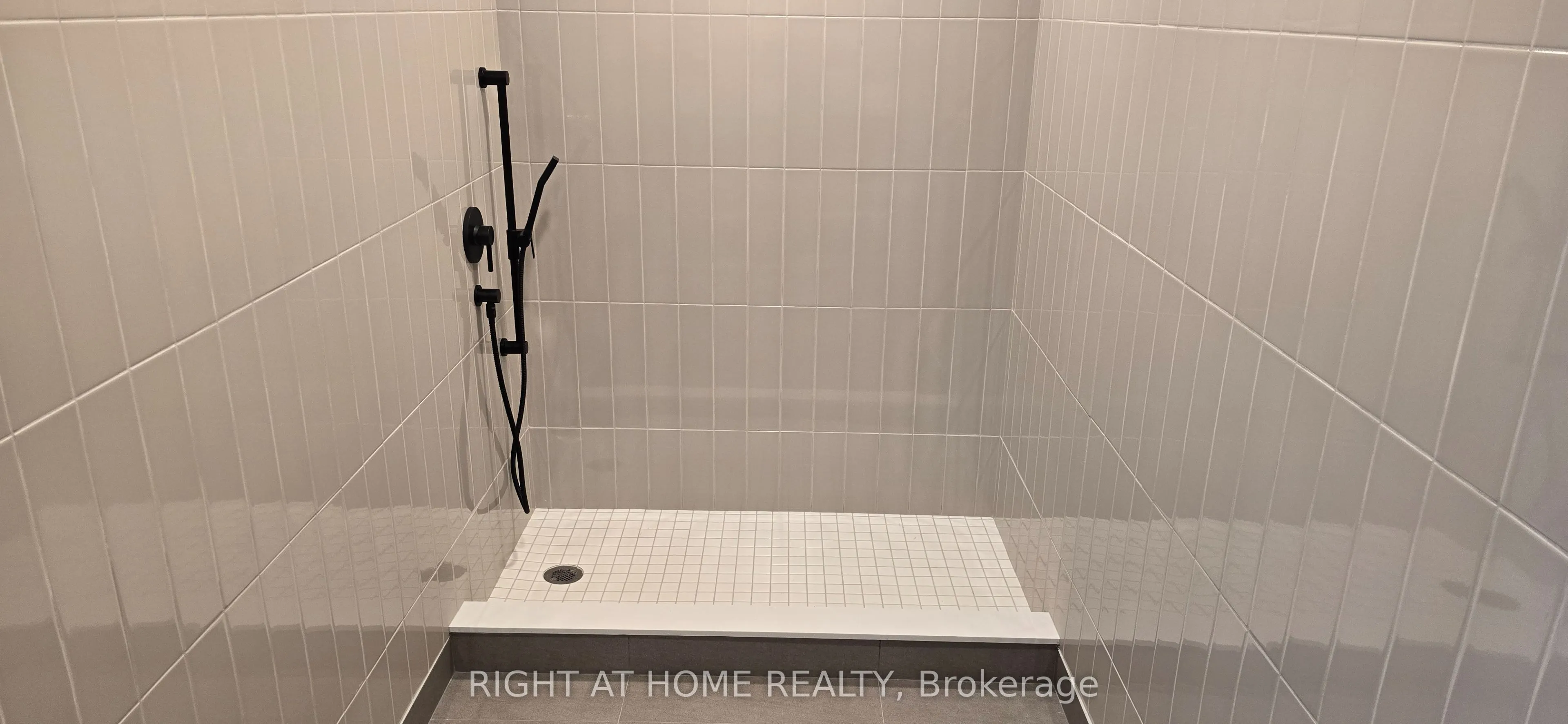 31 Huron Street, #327