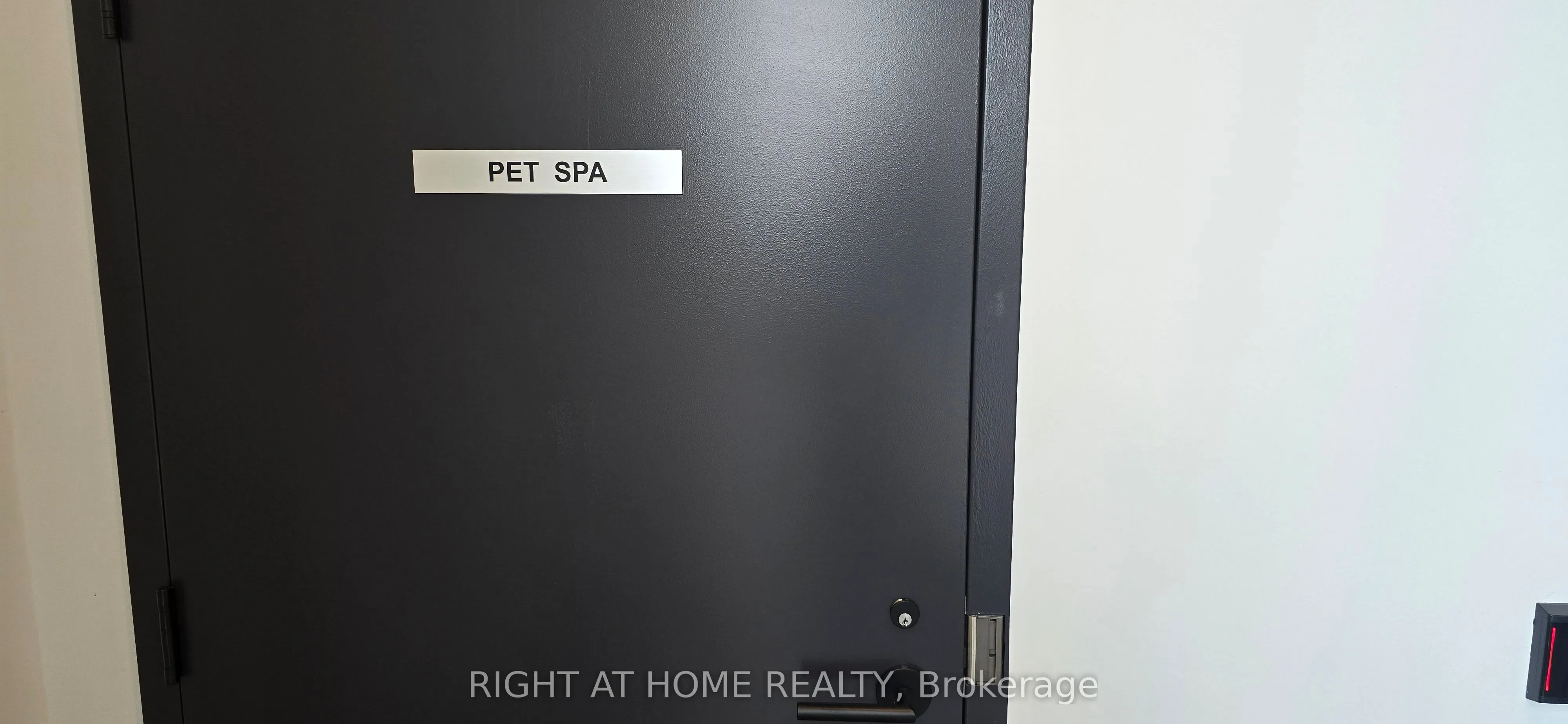 31 Huron Street, #327