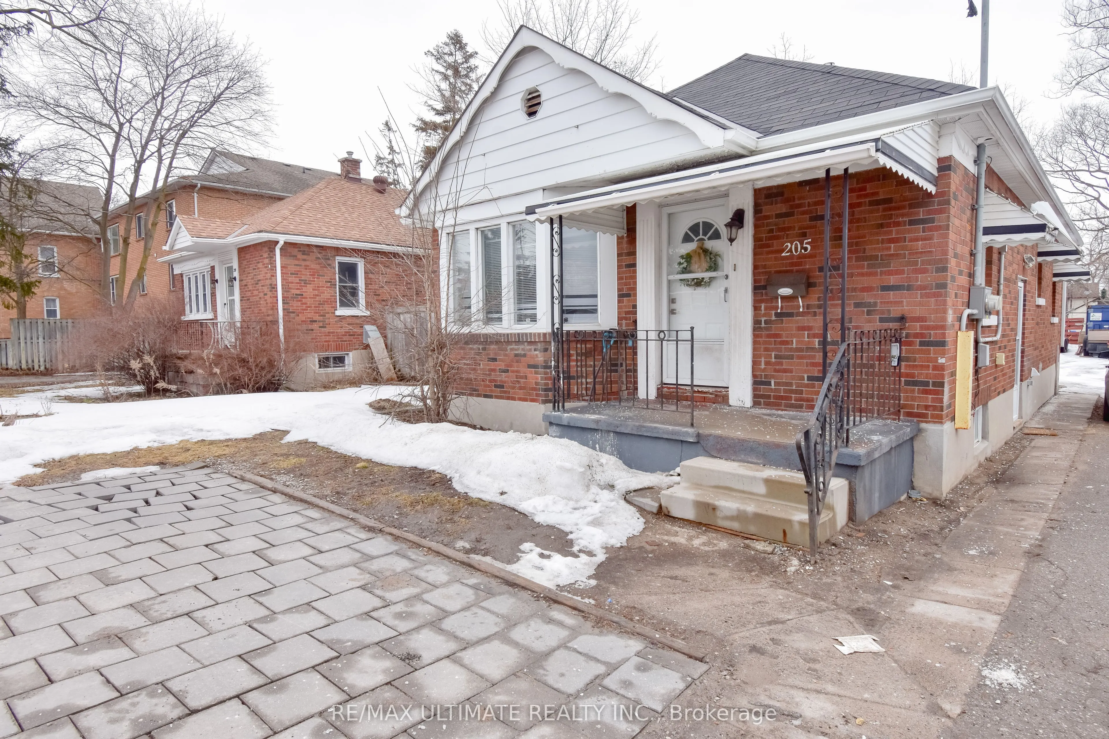 205 Innisfil Street, #B