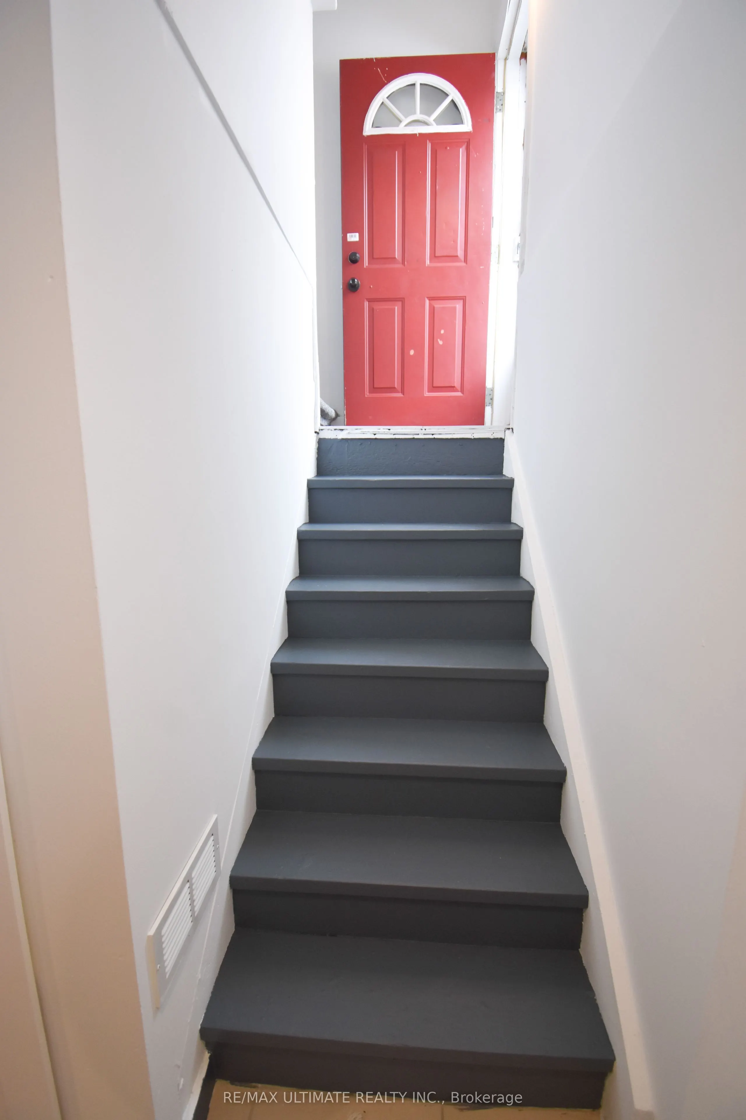 205 Innisfil Street, #B