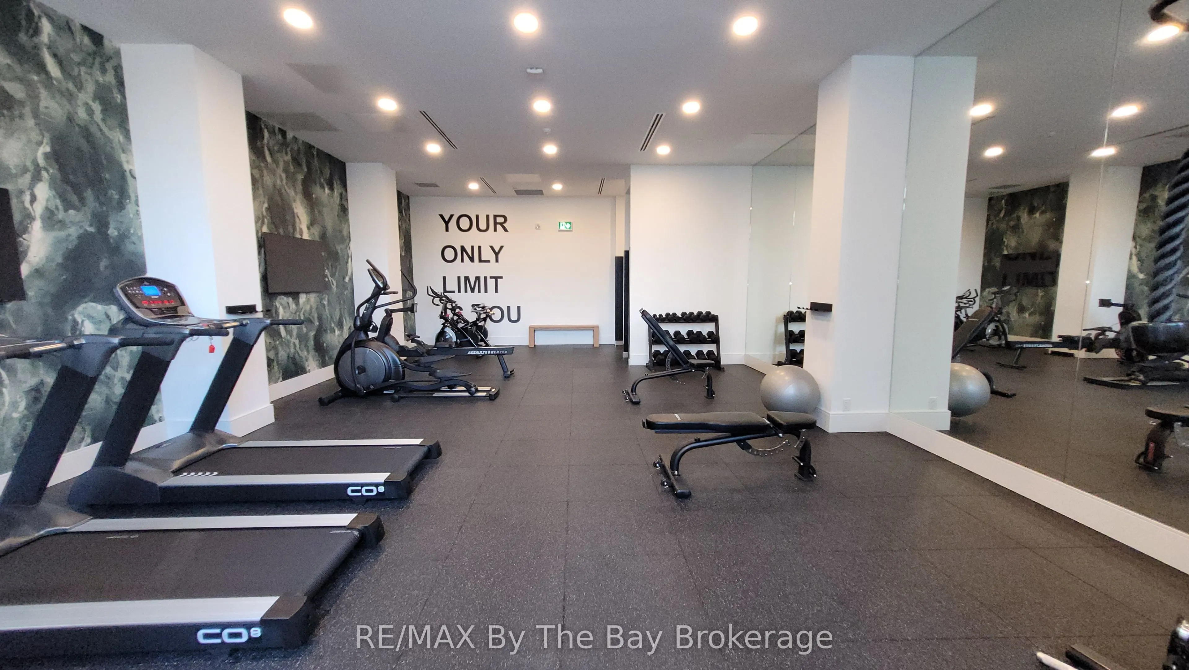 31 Huron Street, #502