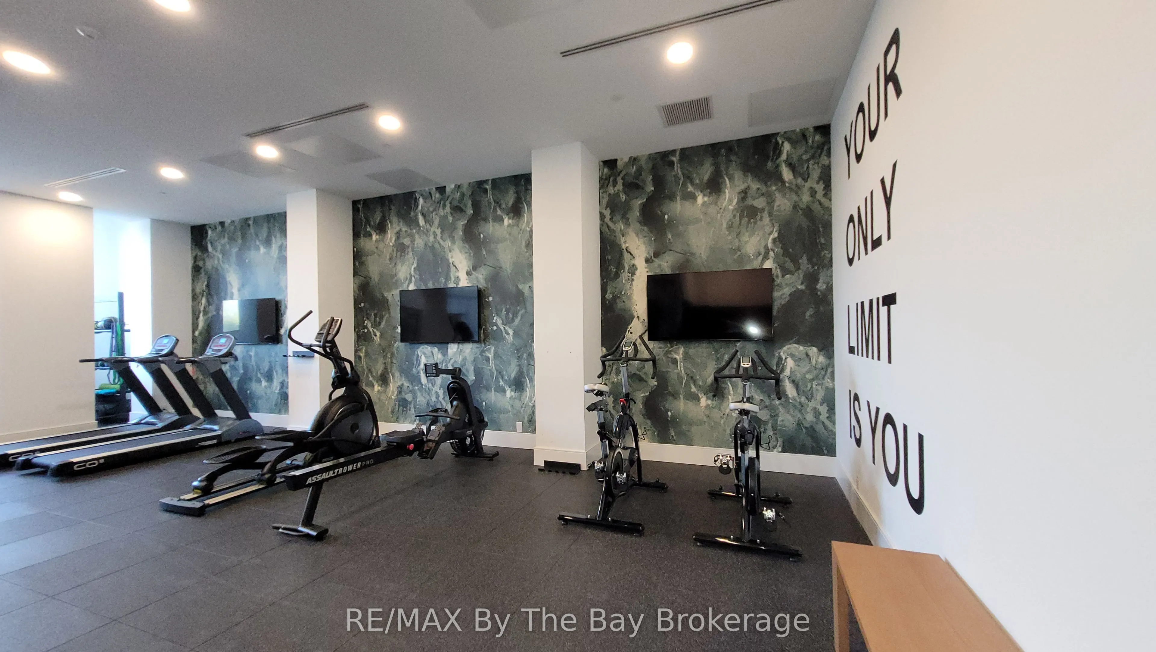 31 Huron Street, #502