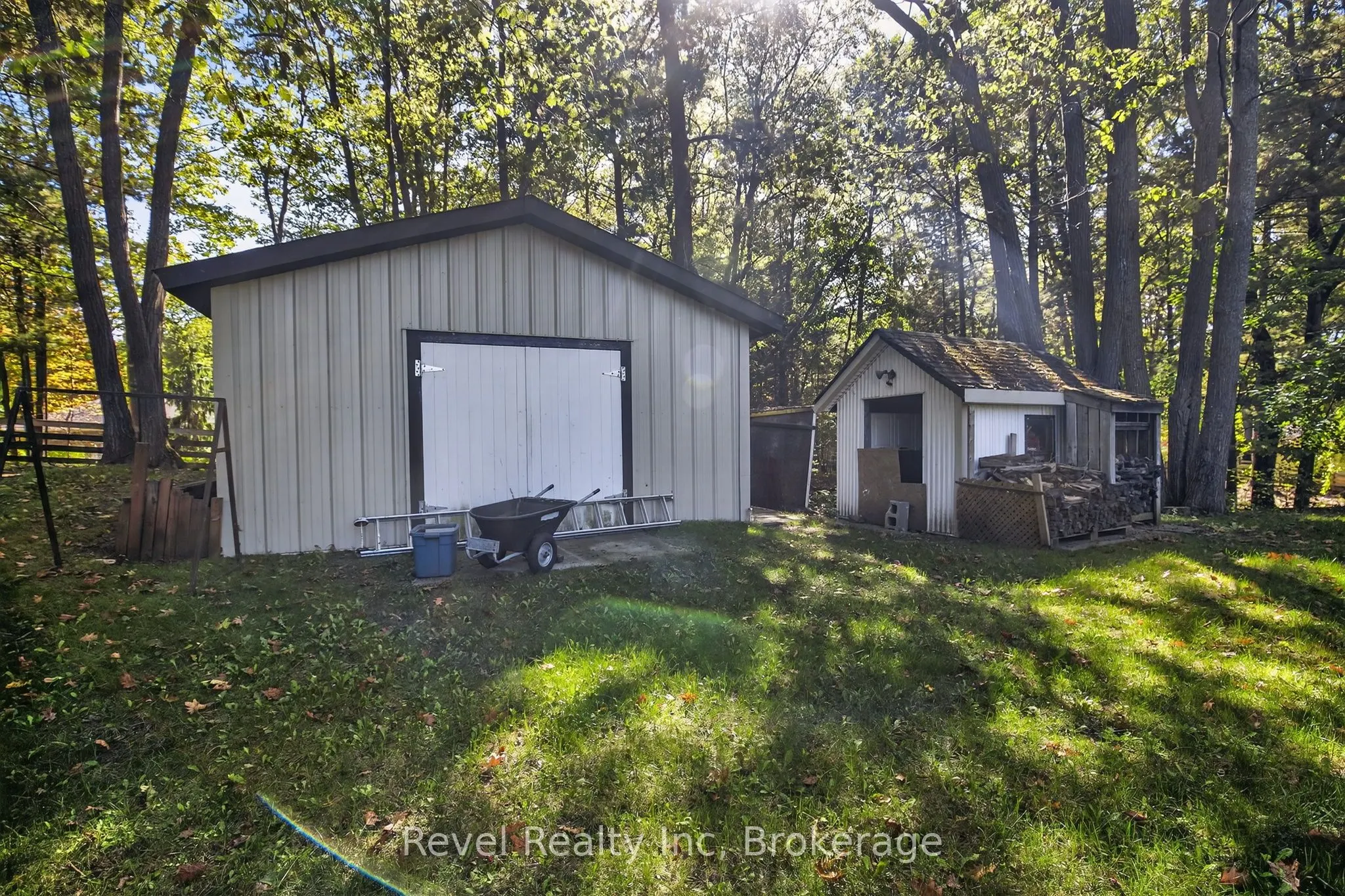 203 KNOX Road W