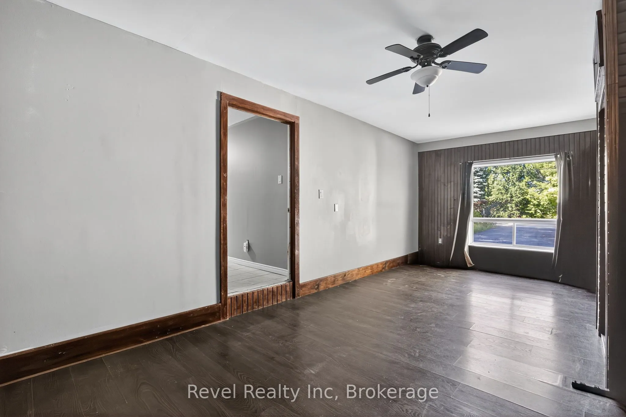 203 KNOX Road W