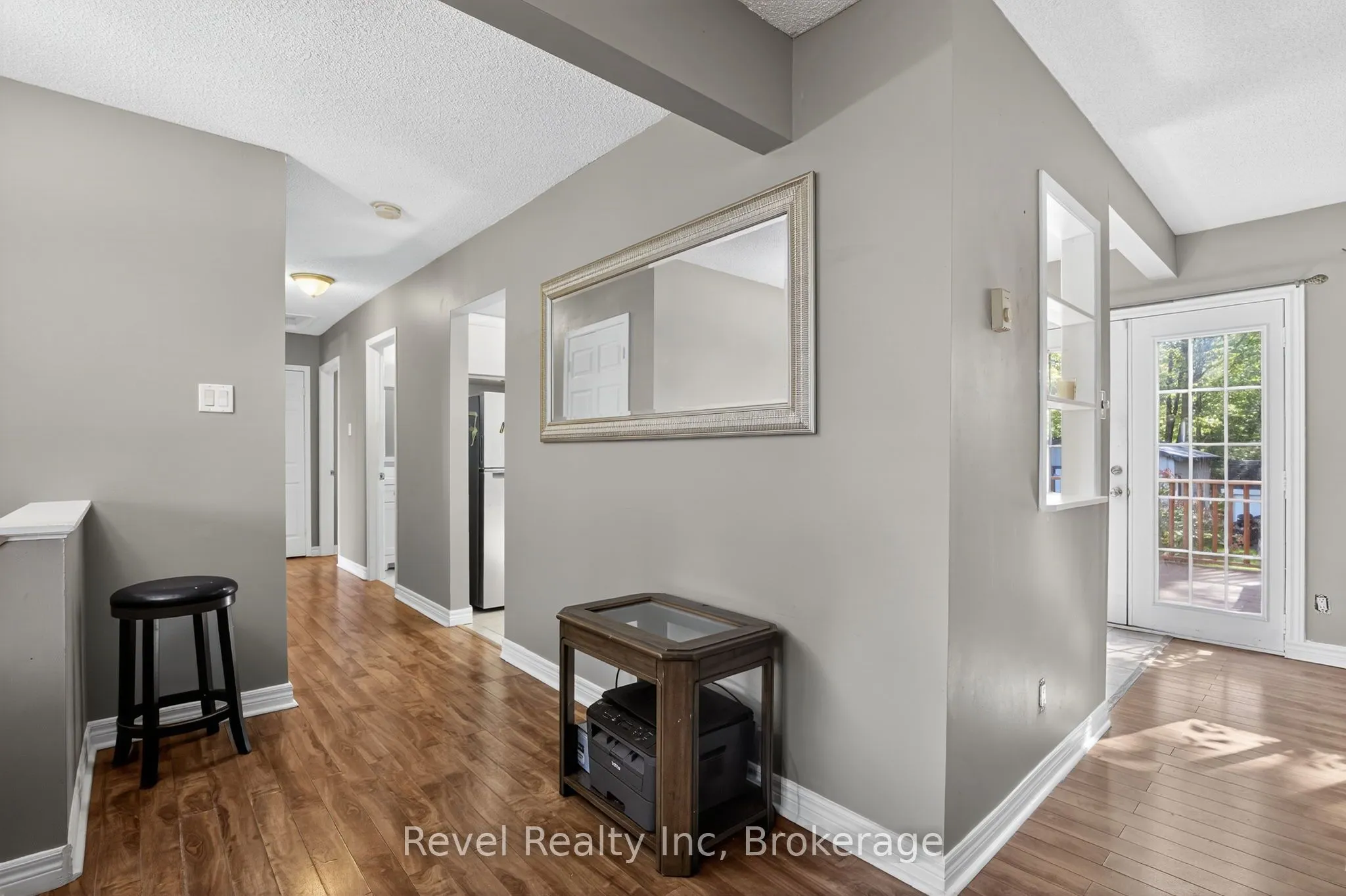 203 KNOX Road W