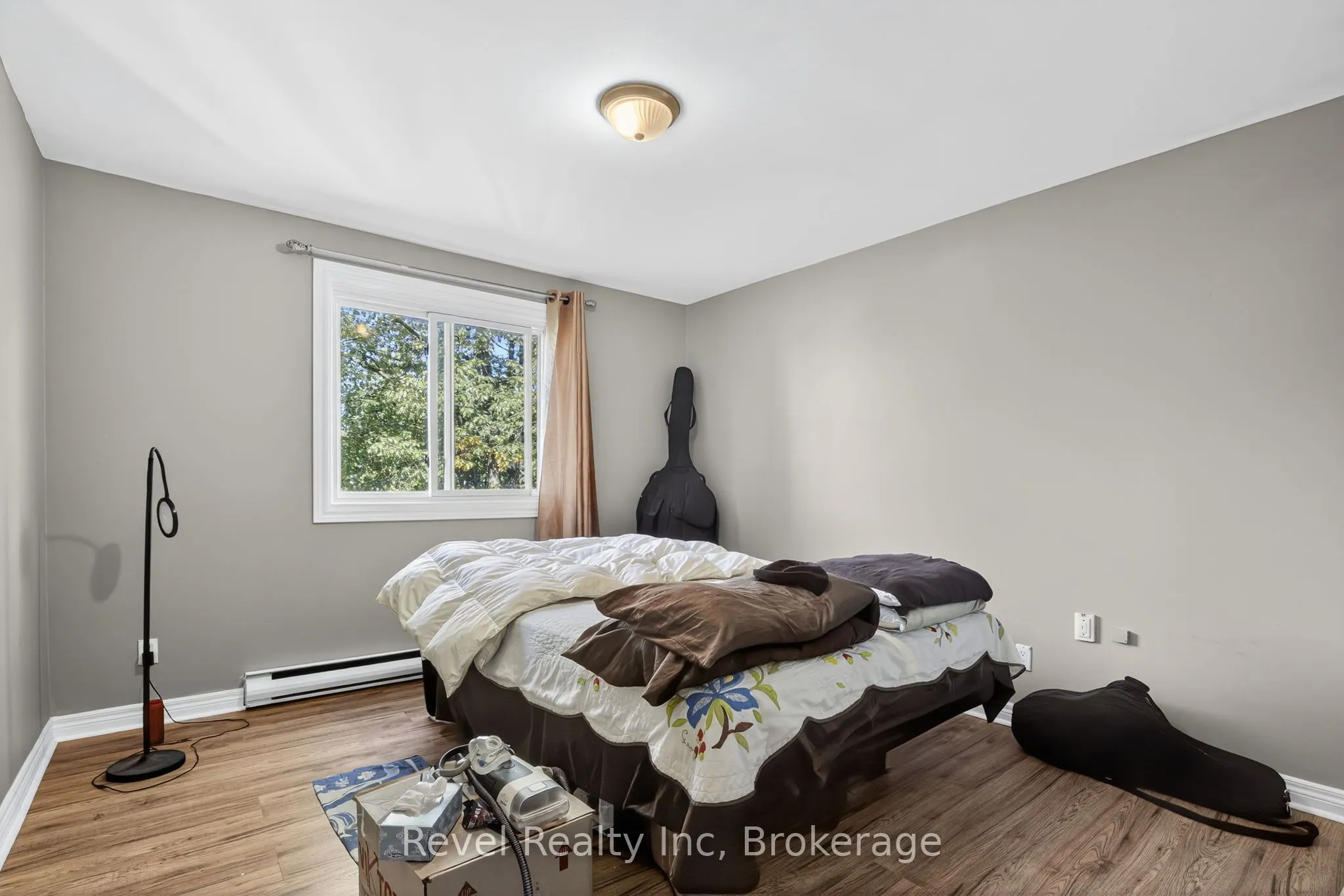 203 KNOX Road W