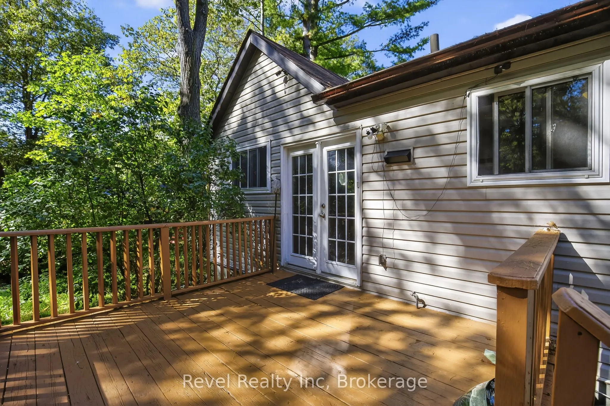 203 KNOX Road W