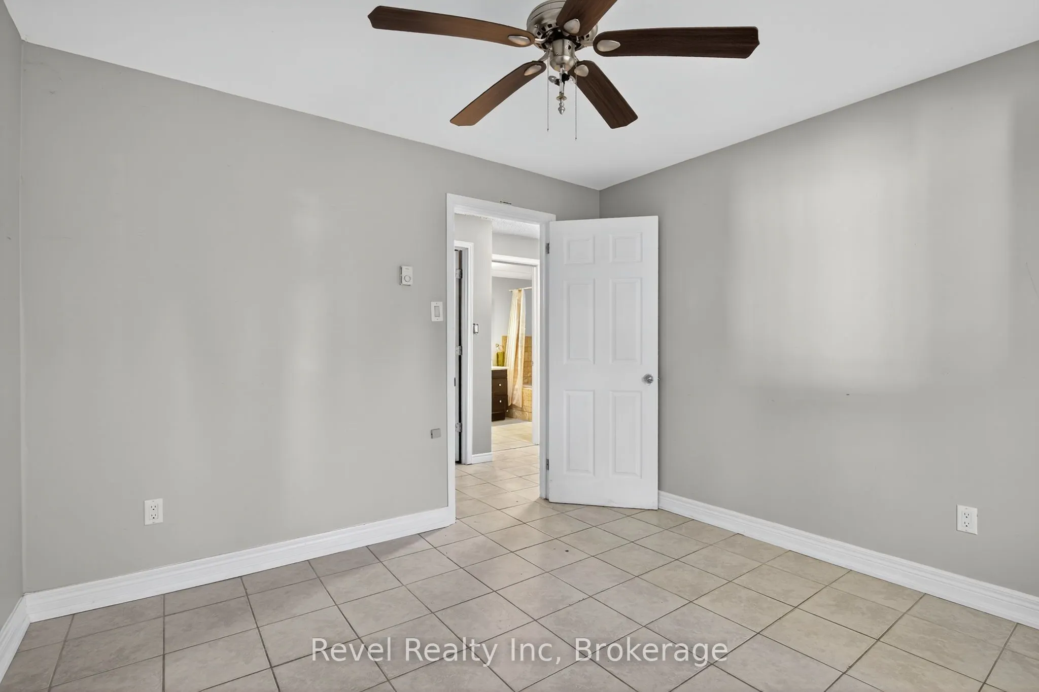 203 KNOX Road W