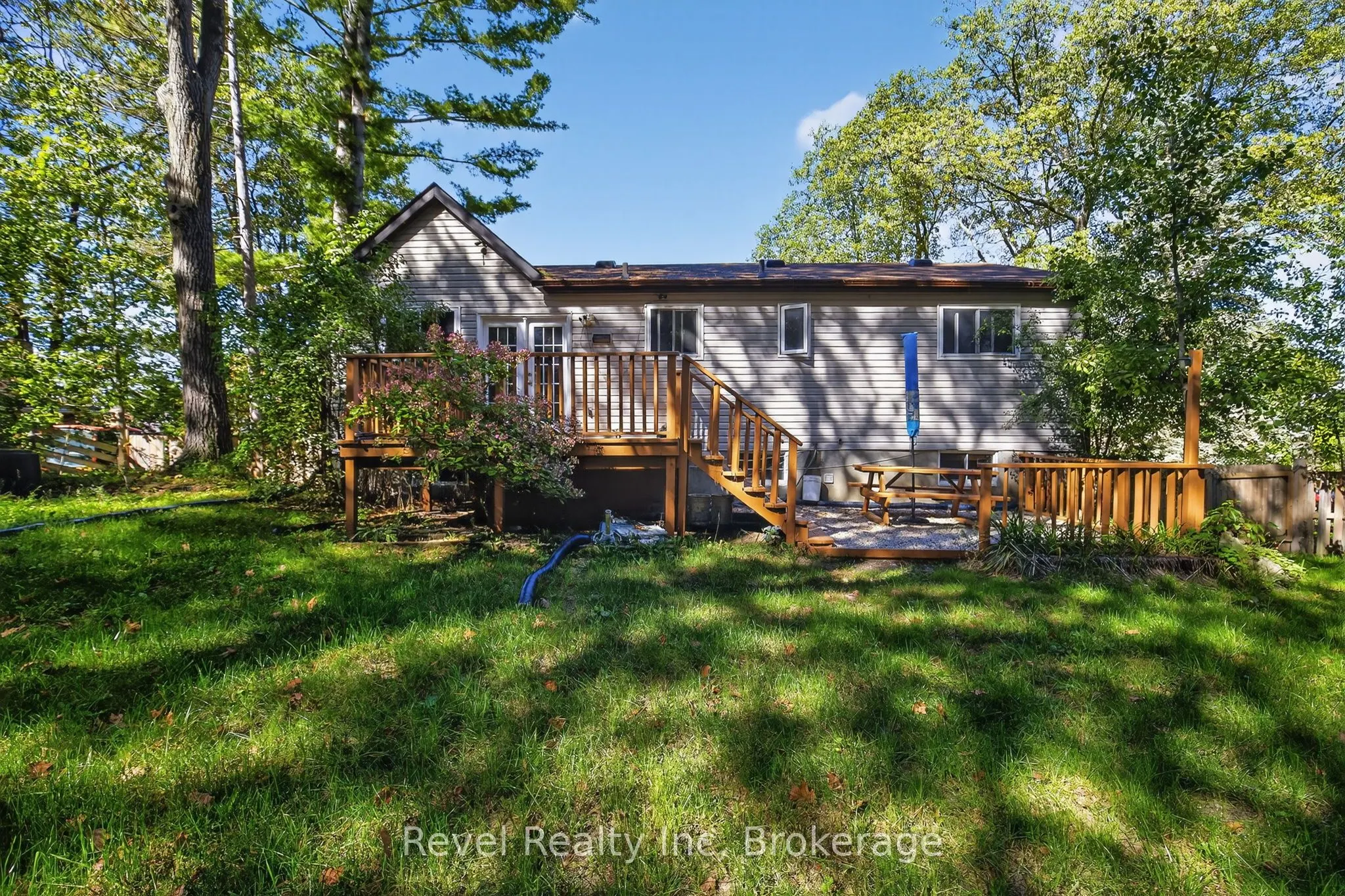 203 KNOX Road W