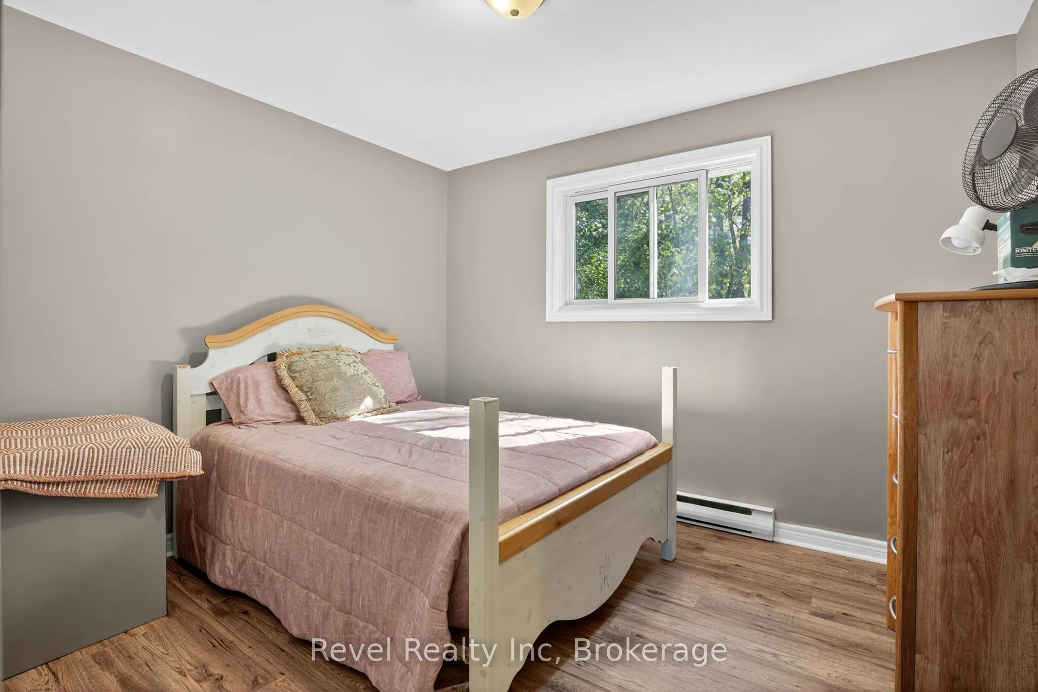 203 KNOX Road W