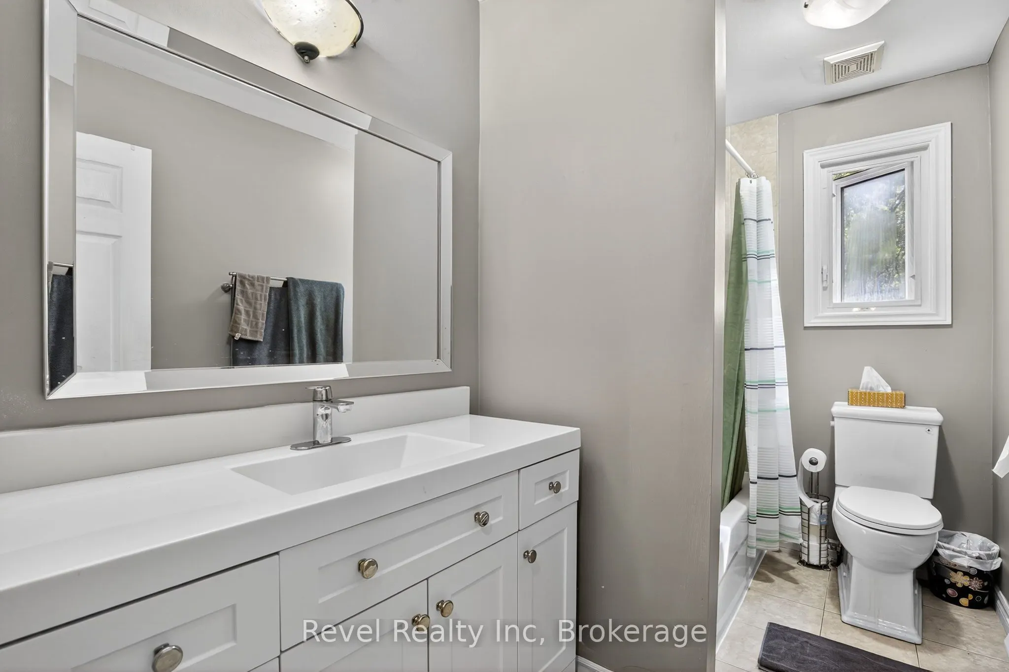 203 KNOX Road W