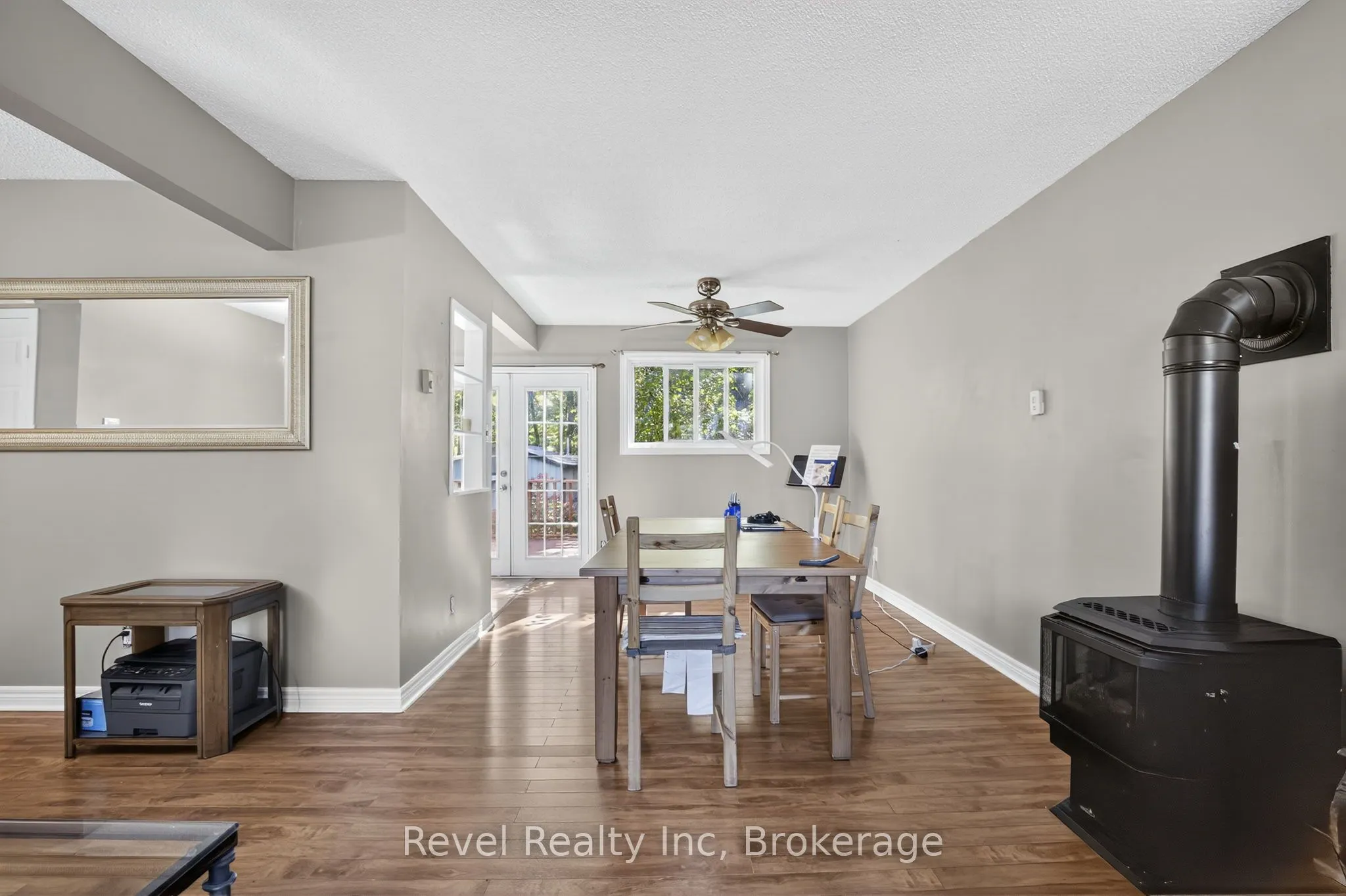 203 KNOX Road W