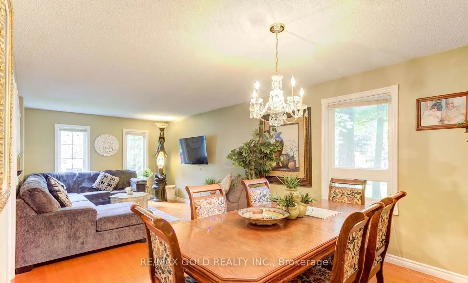 39 Downer Crescent