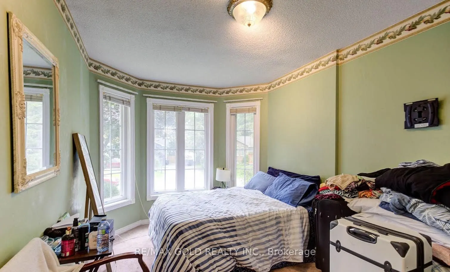 39 Downer Crescent